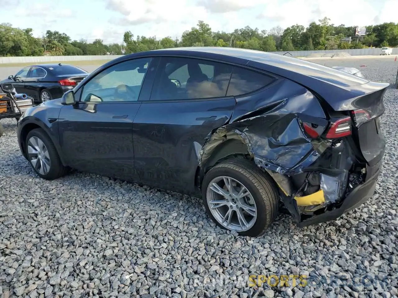 2 fotografías del automóvil dañado 7SAYGDEE3RA249434 TESLA MODEL Y 2024