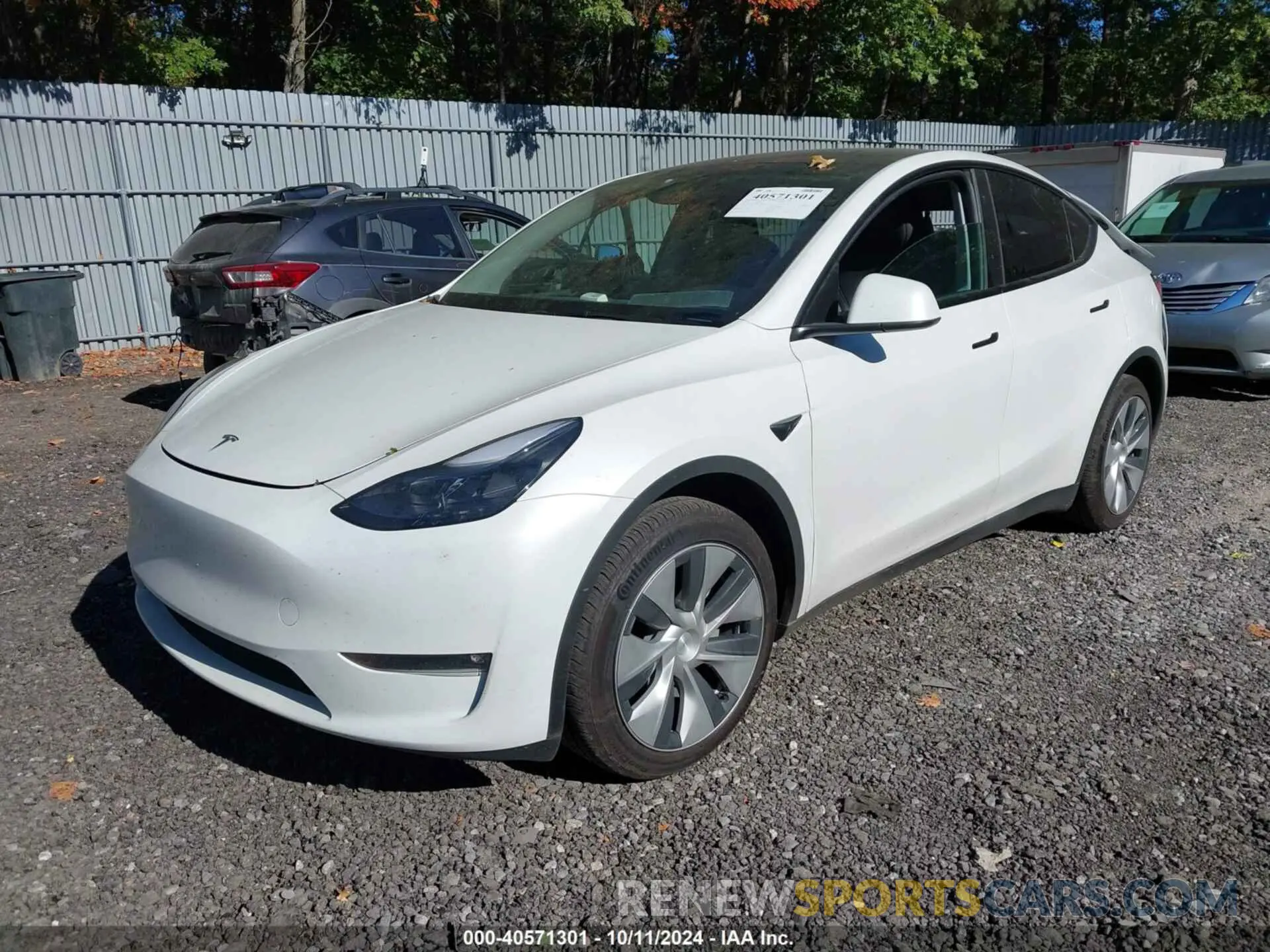 2 fotografías del automóvil dañado 7SAYGDEE3RF007794 TESLA MODEL Y 2024