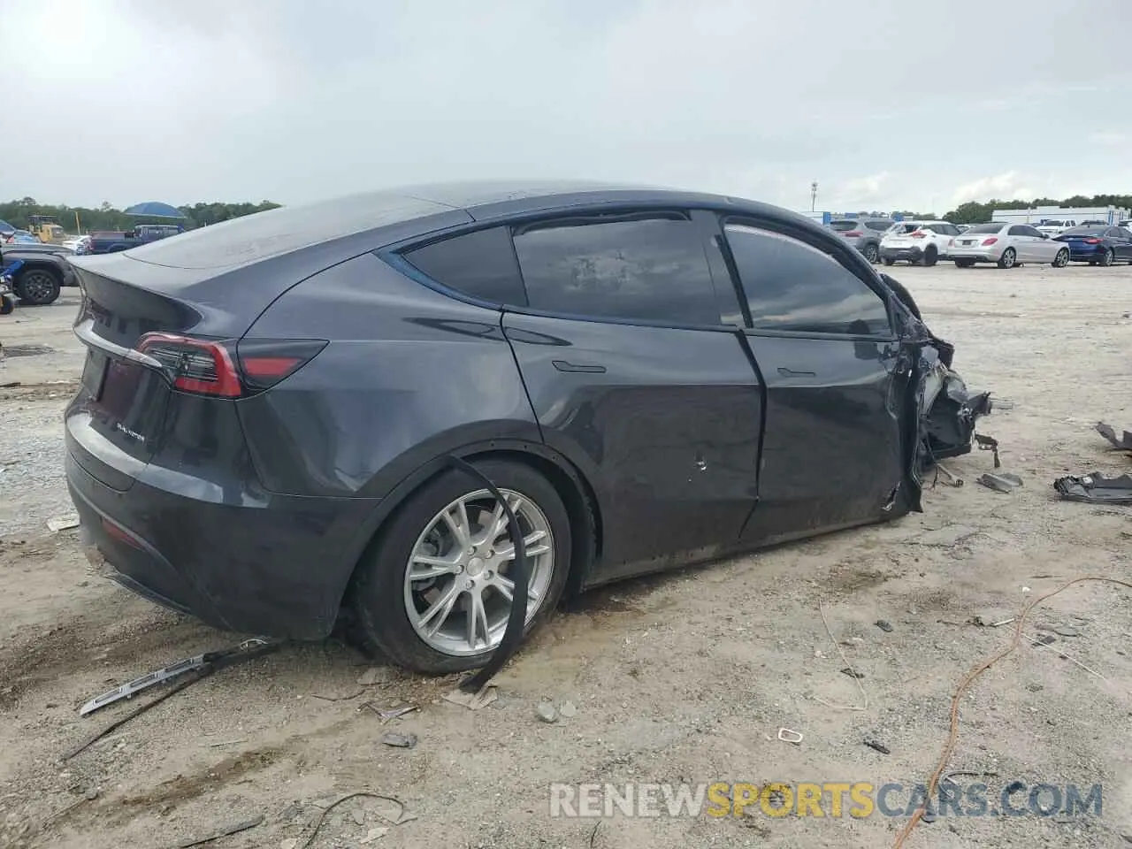 3 fotografías del automóvil dañado 7SAYGDEE3RF993215 TESLA MODEL Y 2024