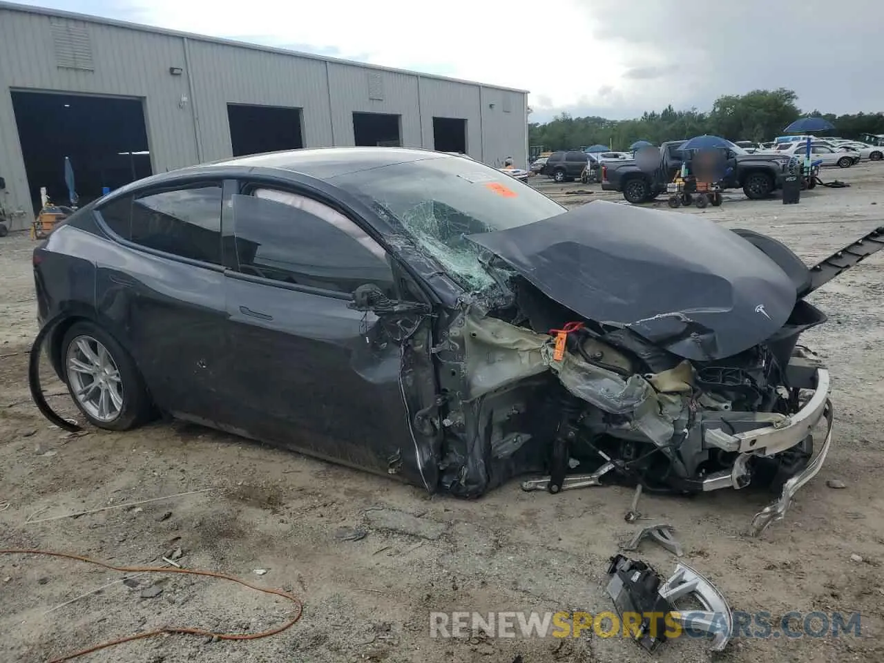 4 fotografías del automóvil dañado 7SAYGDEE3RF993215 TESLA MODEL Y 2024