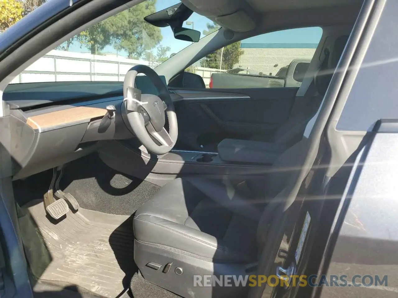 7 fotografías del automóvil dañado 7SAYGDEE4RA225529 TESLA MODEL Y 2024