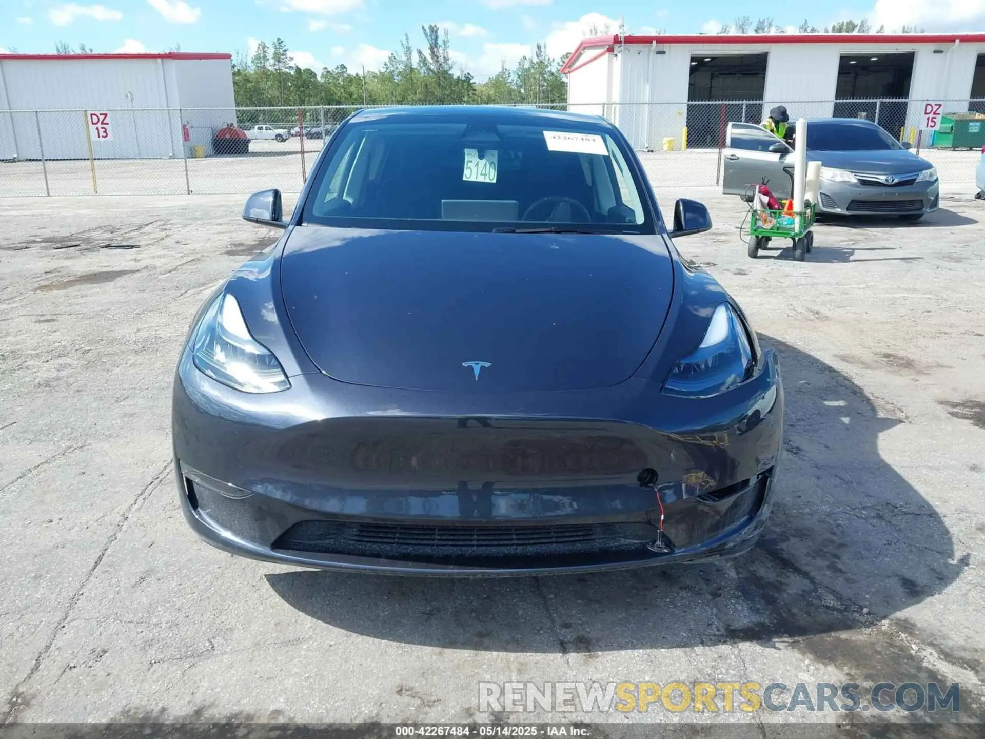 12 fotografías del automóvil dañado 7SAYGDEE4RA322410 TESLA MODEL Y 2024