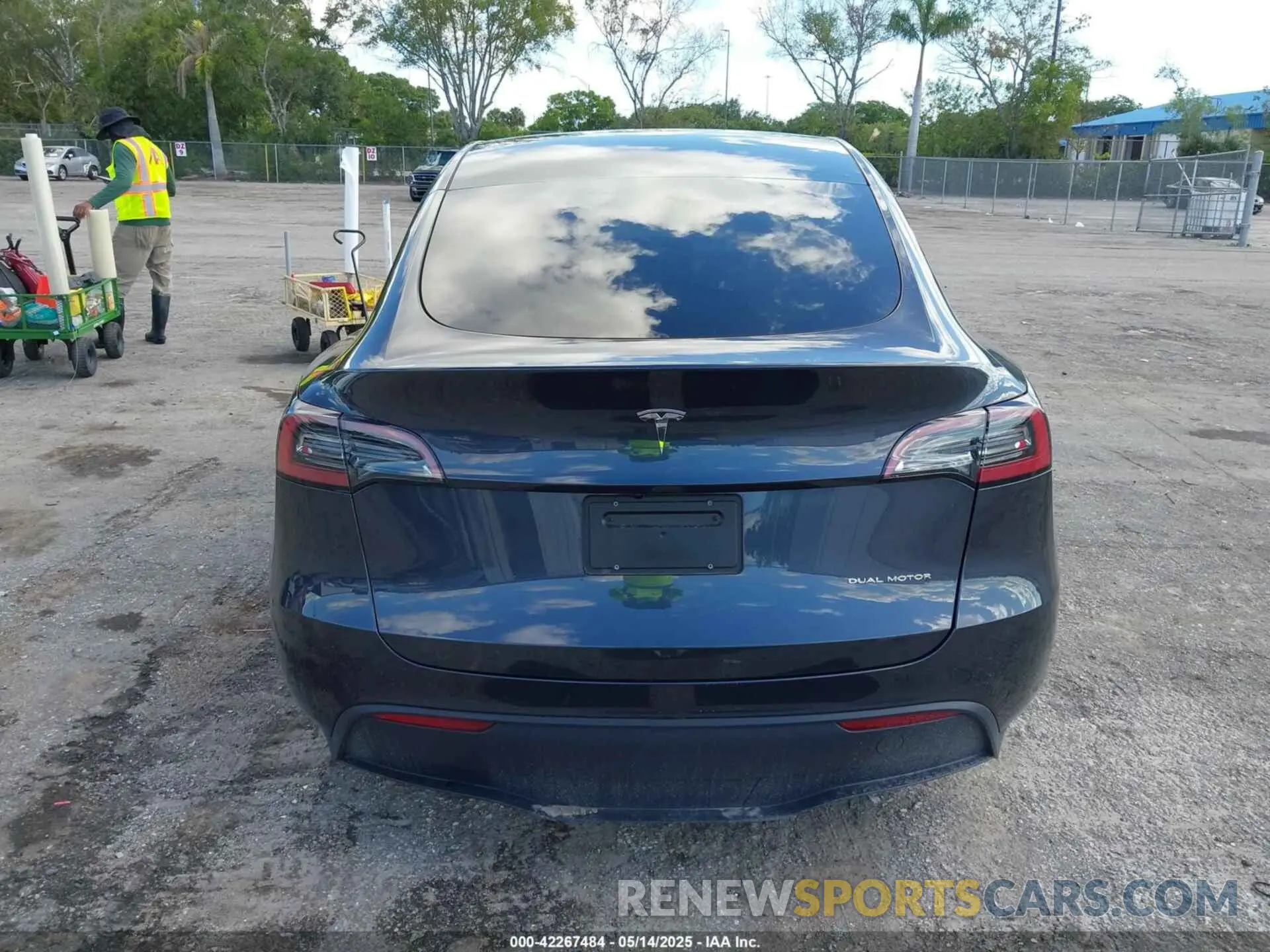 16 fotografías del automóvil dañado 7SAYGDEE4RA322410 TESLA MODEL Y 2024
