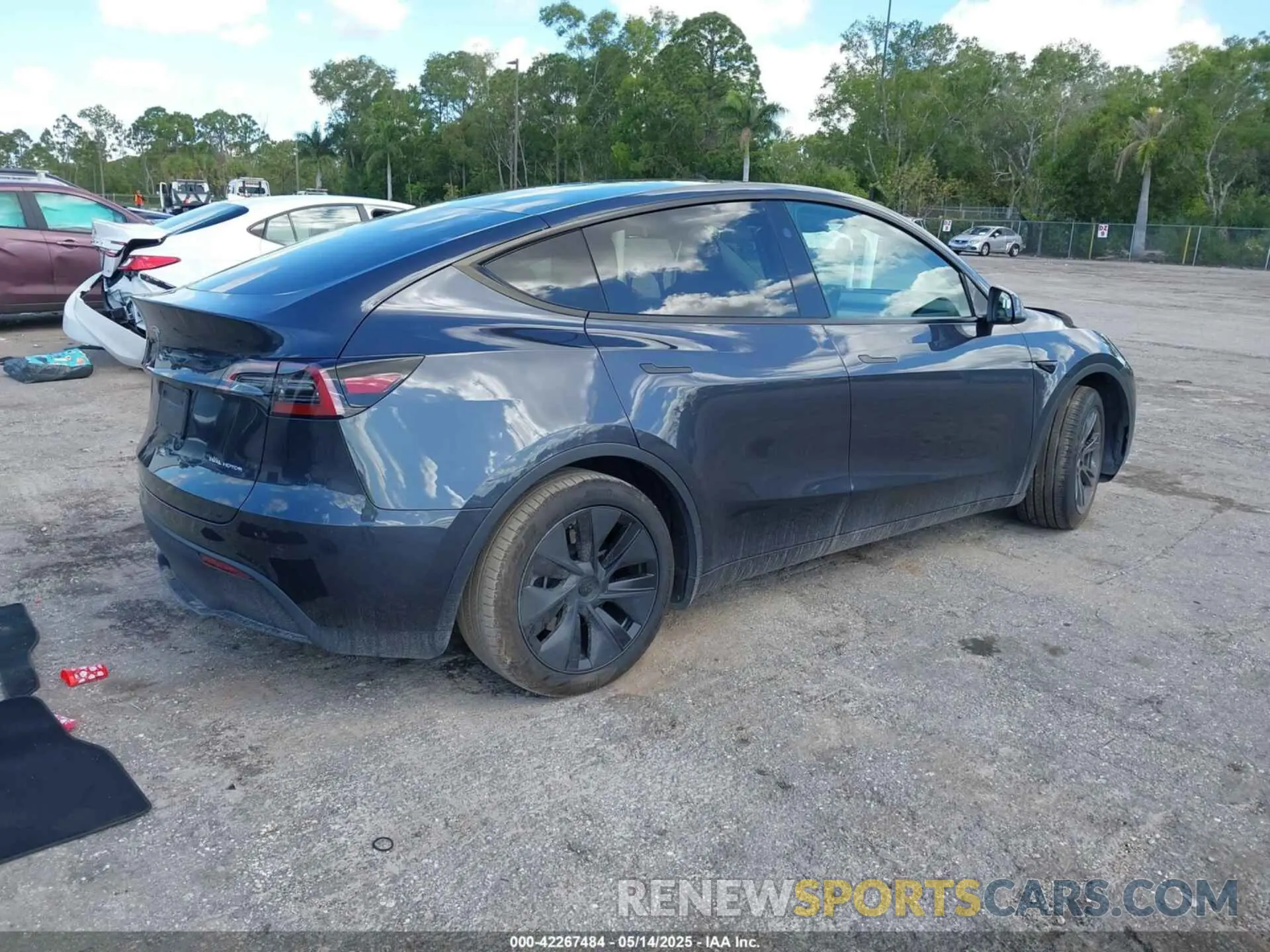 4 fotografías del automóvil dañado 7SAYGDEE4RA322410 TESLA MODEL Y 2024