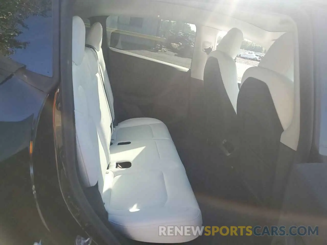 10 fotografías del automóvil dañado 7SAYGDEE4RF075098 TESLA MODEL Y 2024