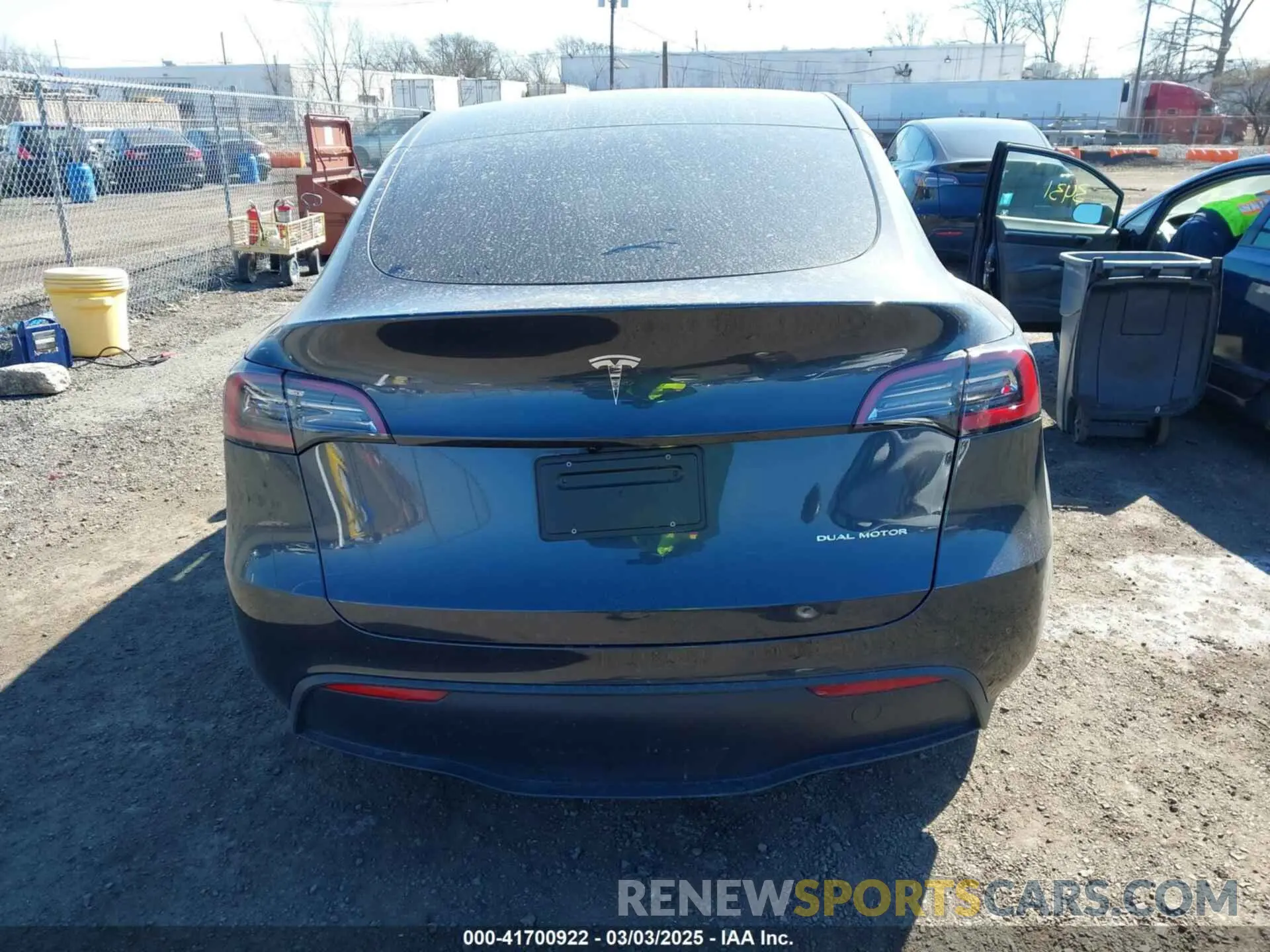 16 fotografías del automóvil dañado 7SAYGDEE4RF149457 TESLA MODEL Y 2024