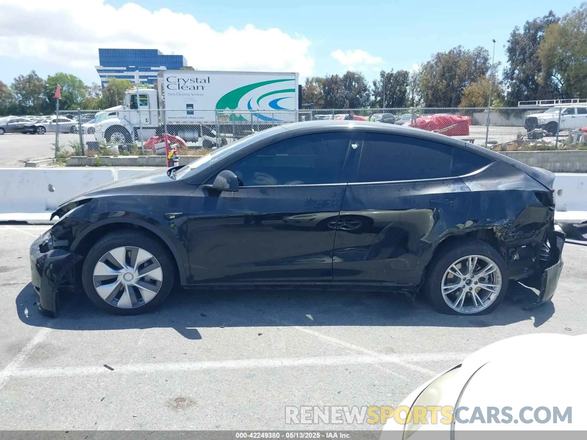 14 fotografías del automóvil dañado 7SAYGDEE5RA220193 TESLA MODEL Y 2024
