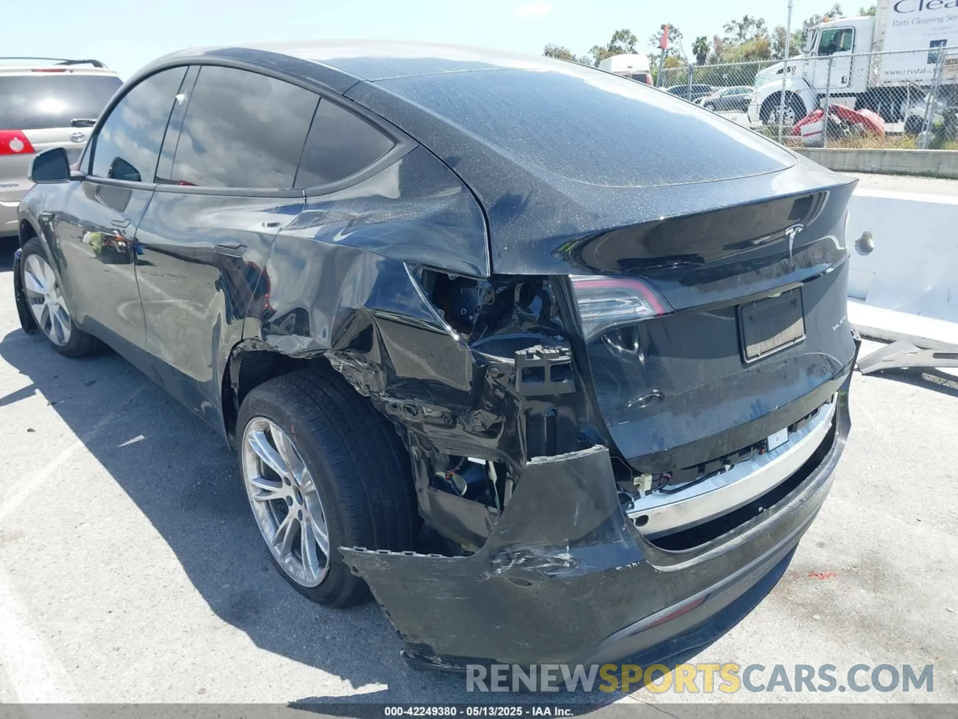 3 fotografías del automóvil dañado 7SAYGDEE5RA220193 TESLA MODEL Y 2024