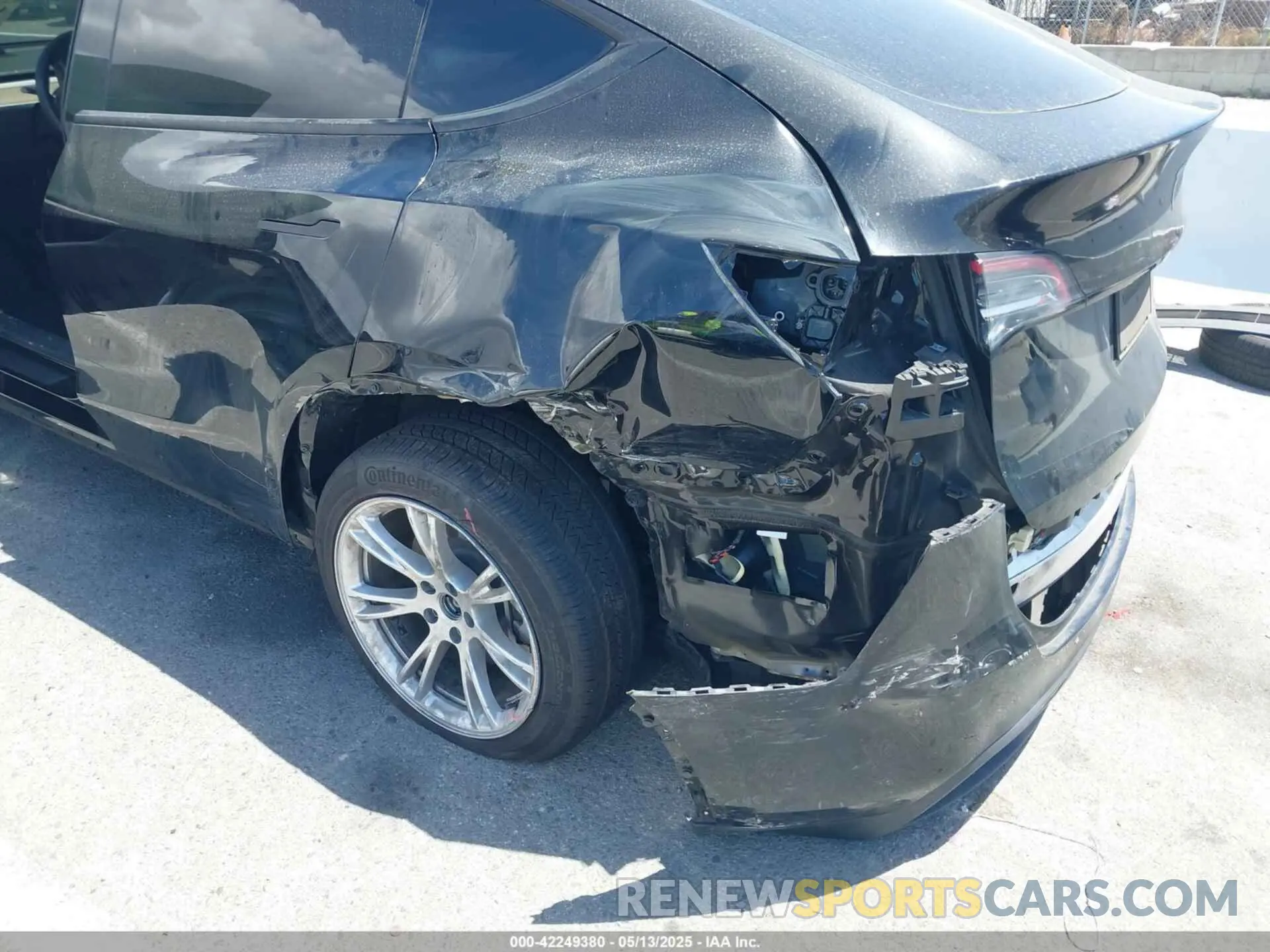 6 fotografías del automóvil dañado 7SAYGDEE5RA220193 TESLA MODEL Y 2024