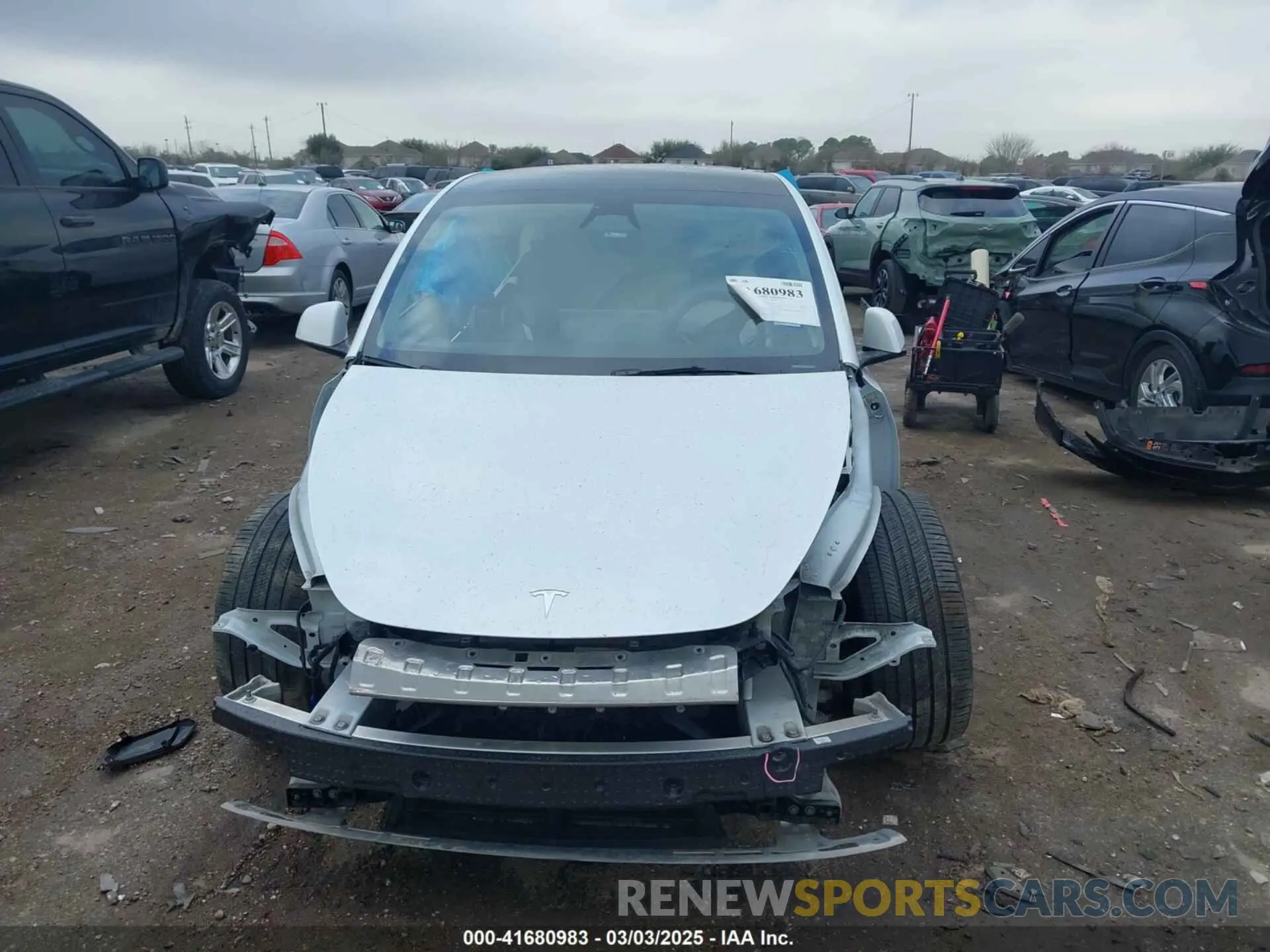 12 fotografías del automóvil dañado 7SAYGDEE5RA220498 TESLA MODEL Y 2024