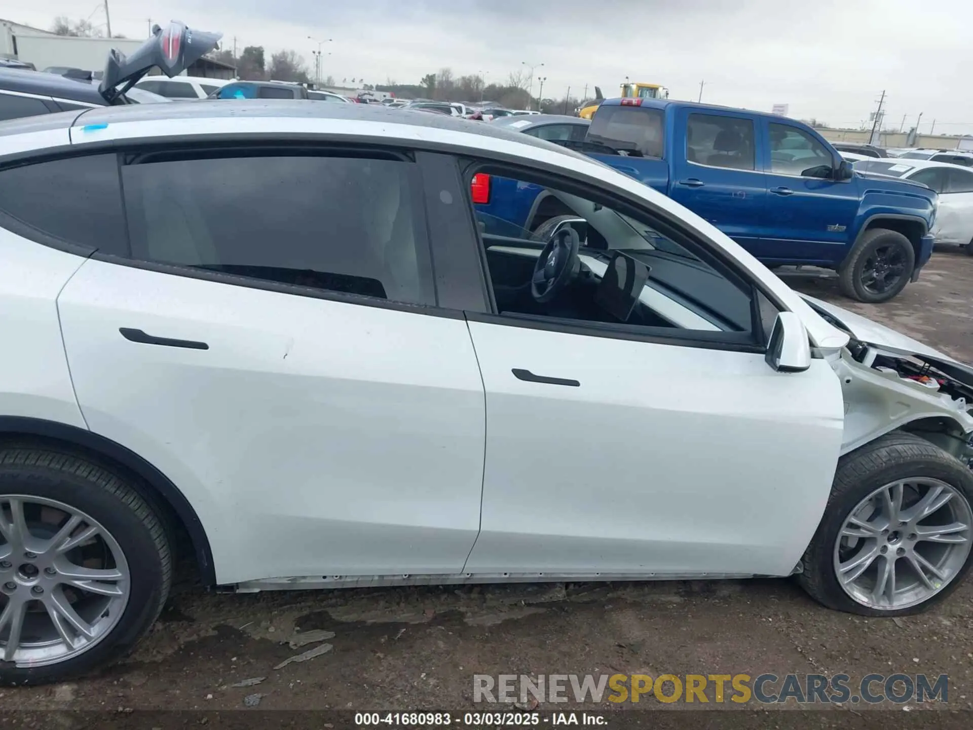 13 fotografías del automóvil dañado 7SAYGDEE5RA220498 TESLA MODEL Y 2024
