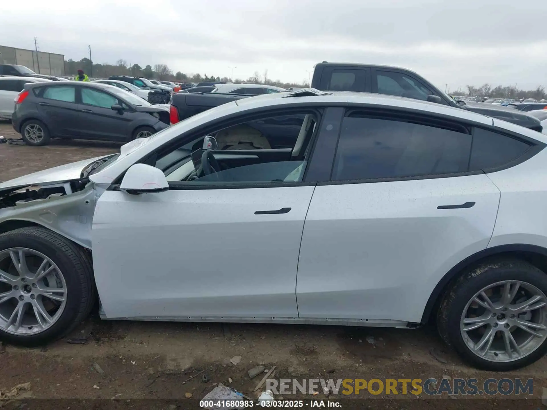14 fotografías del automóvil dañado 7SAYGDEE5RA220498 TESLA MODEL Y 2024