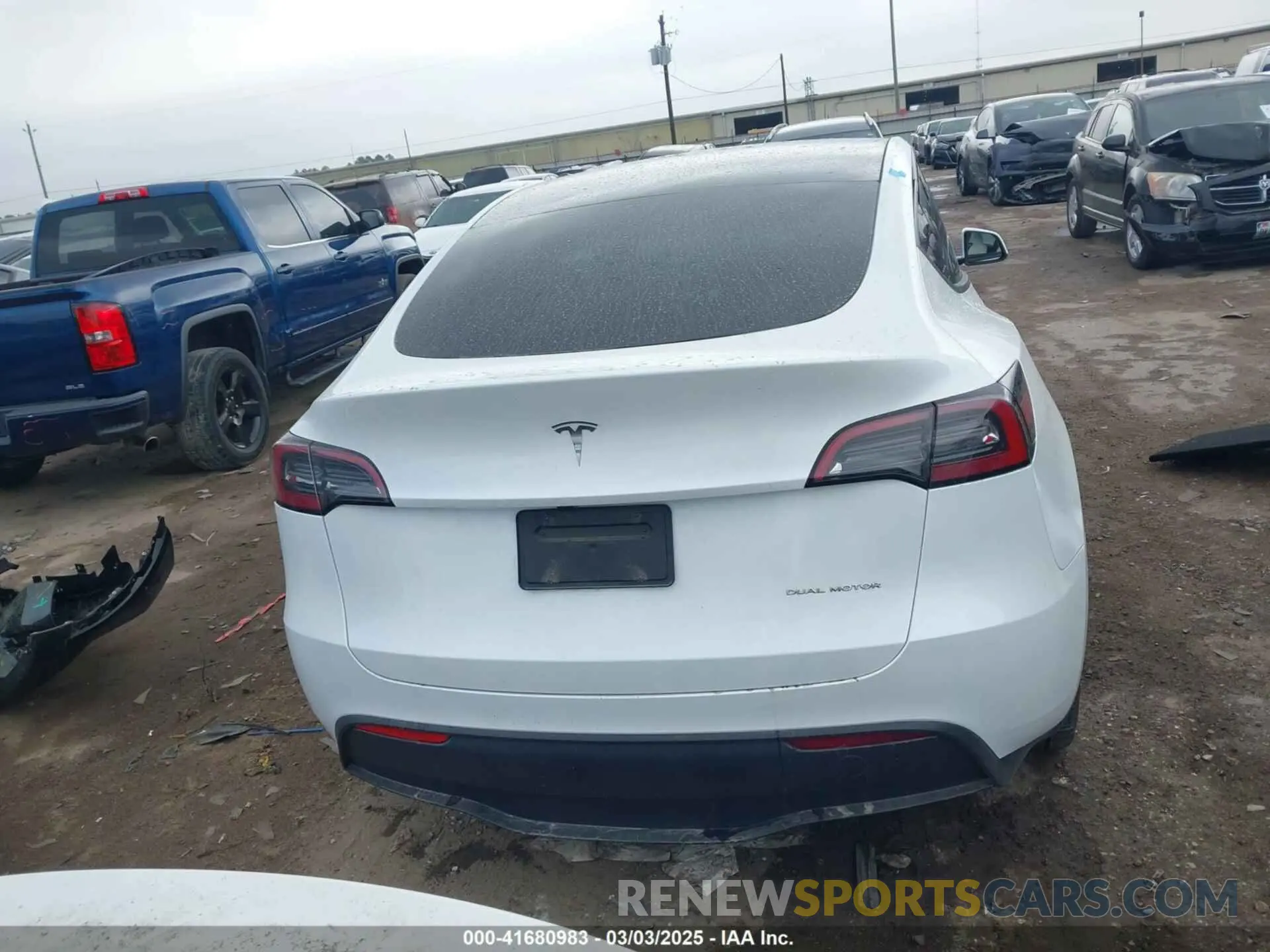 16 fotografías del automóvil dañado 7SAYGDEE5RA220498 TESLA MODEL Y 2024