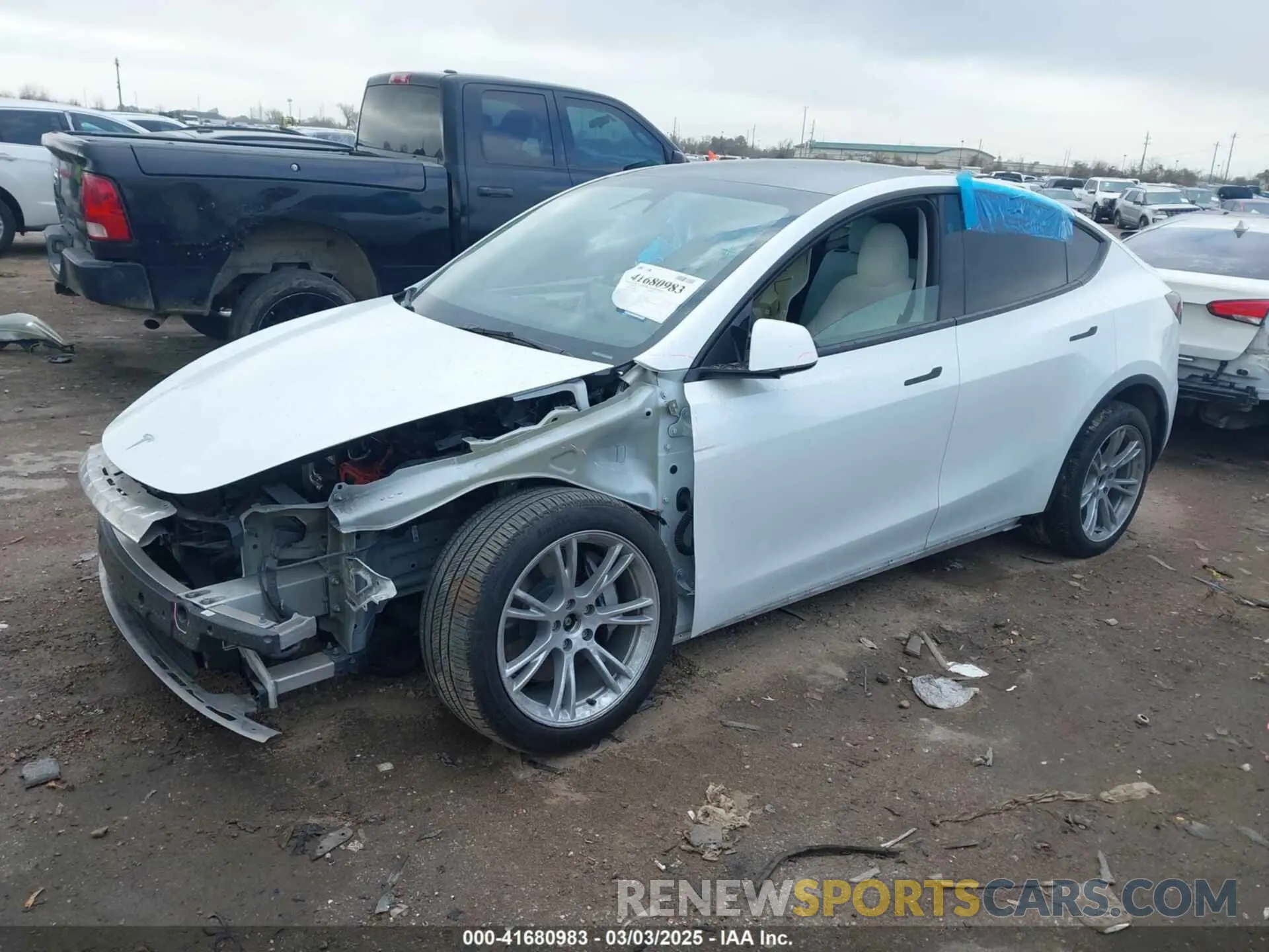 2 fotografías del automóvil dañado 7SAYGDEE5RA220498 TESLA MODEL Y 2024