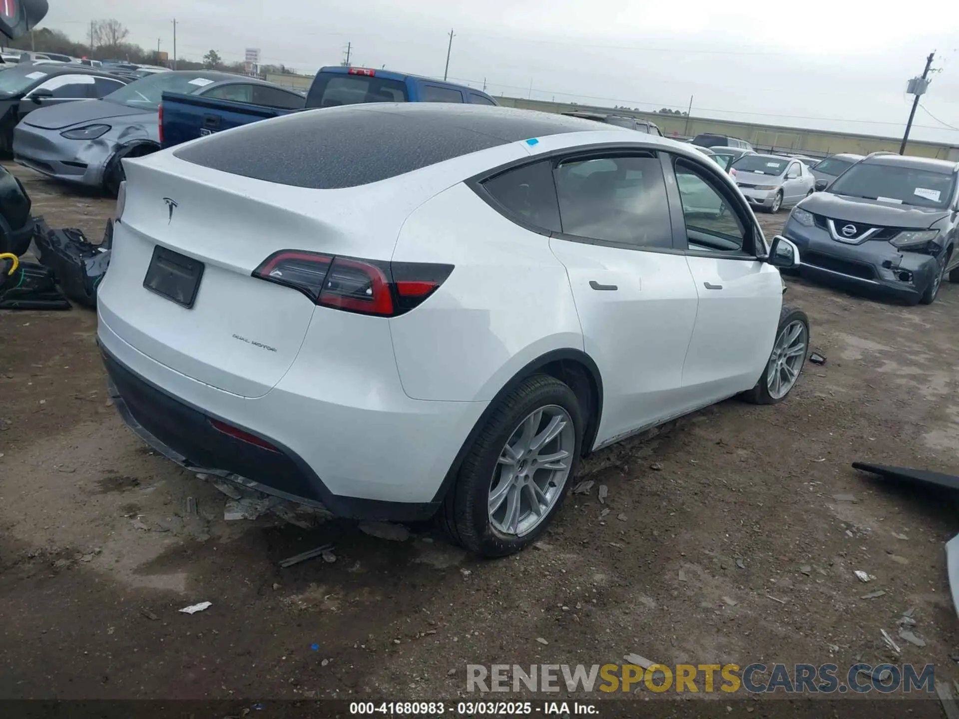 4 fotografías del automóvil dañado 7SAYGDEE5RA220498 TESLA MODEL Y 2024