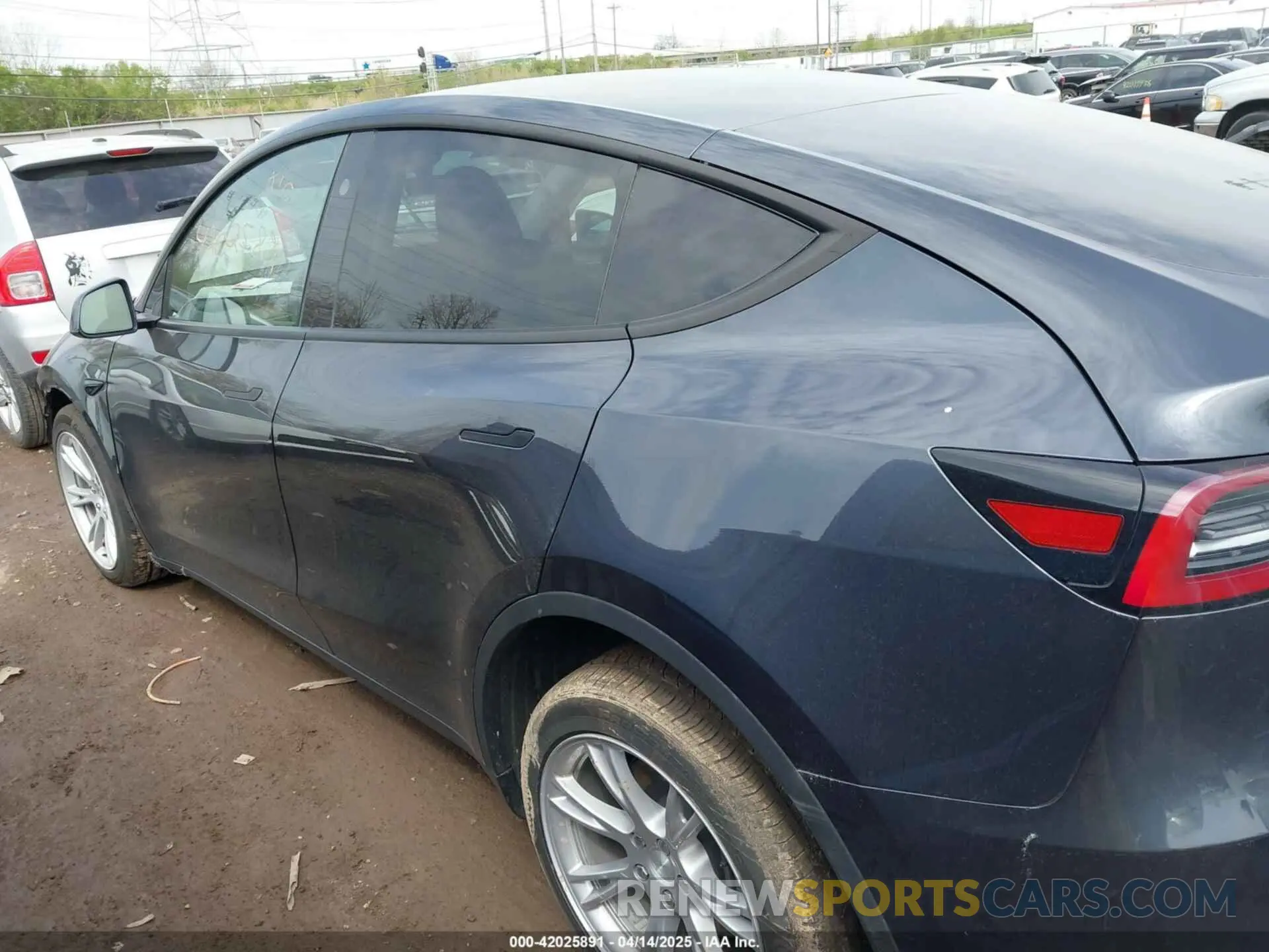 15 fotografías del automóvil dañado 7SAYGDEE5RA226317 TESLA MODEL Y 2024
