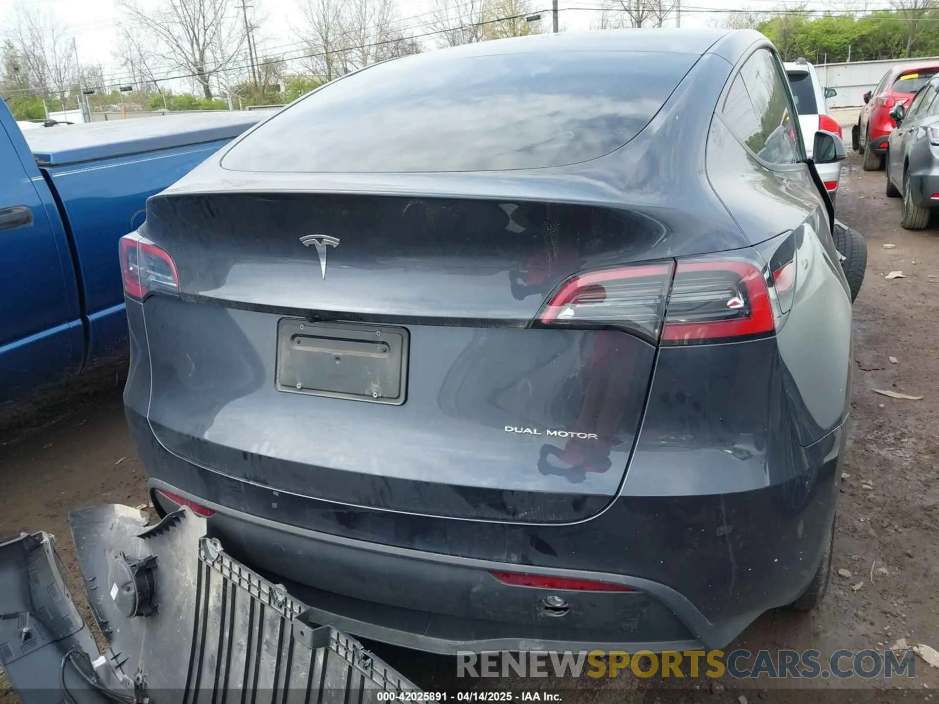 17 fotografías del automóvil dañado 7SAYGDEE5RA226317 TESLA MODEL Y 2024