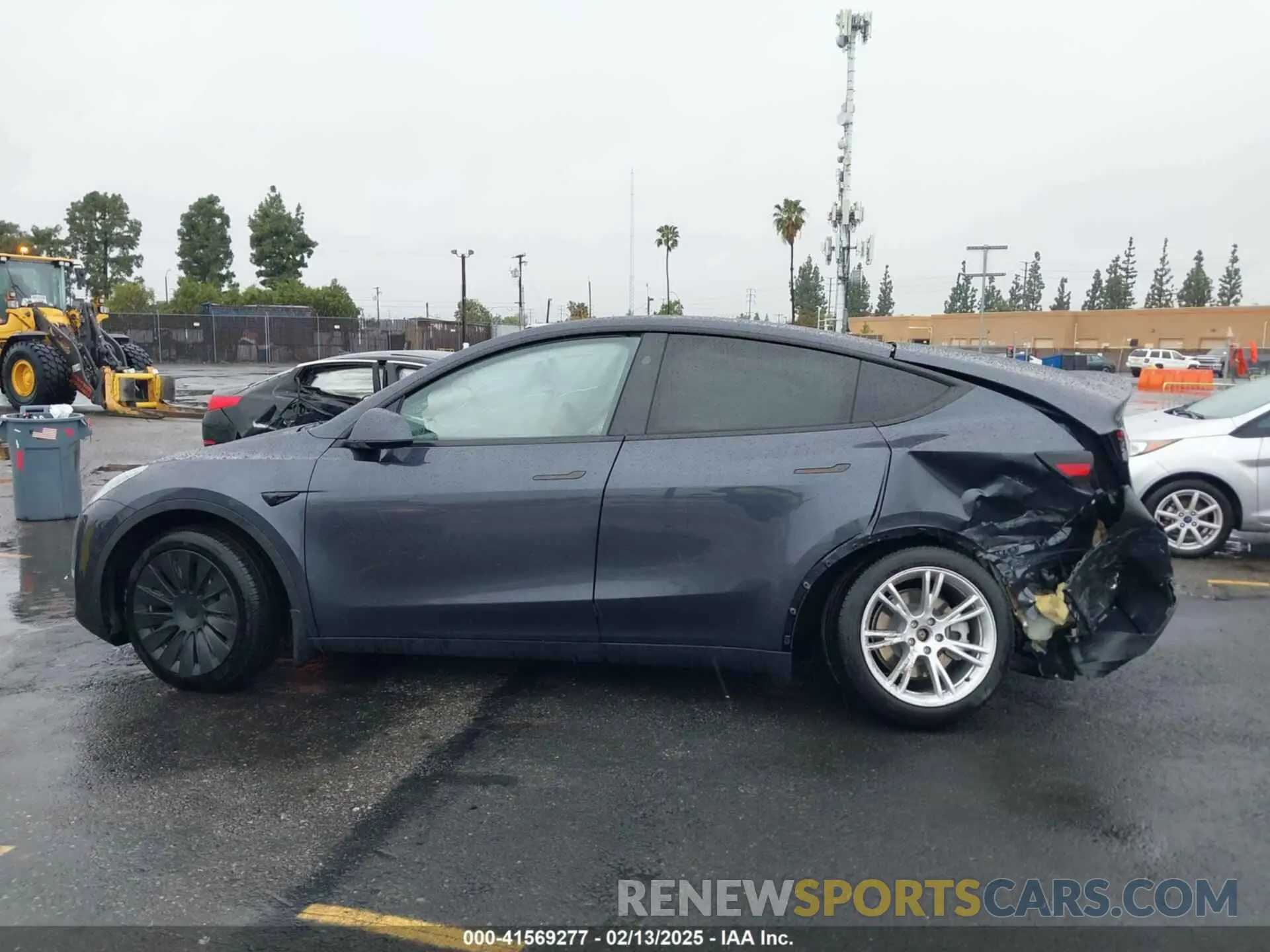 13 fotografías del automóvil dañado 7SAYGDEE5RA241433 TESLA MODEL Y 2024