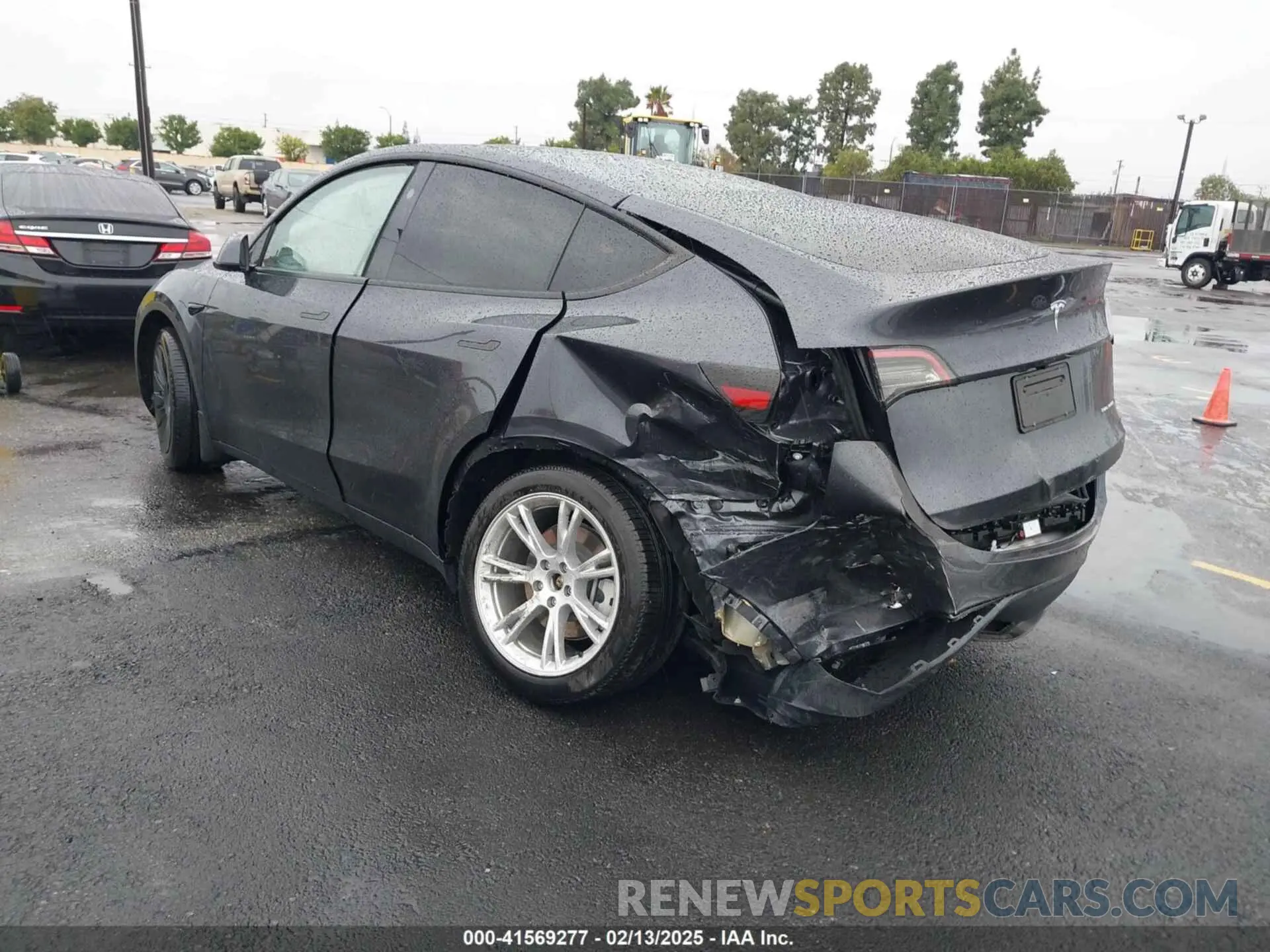 3 fotografías del automóvil dañado 7SAYGDEE5RA241433 TESLA MODEL Y 2024