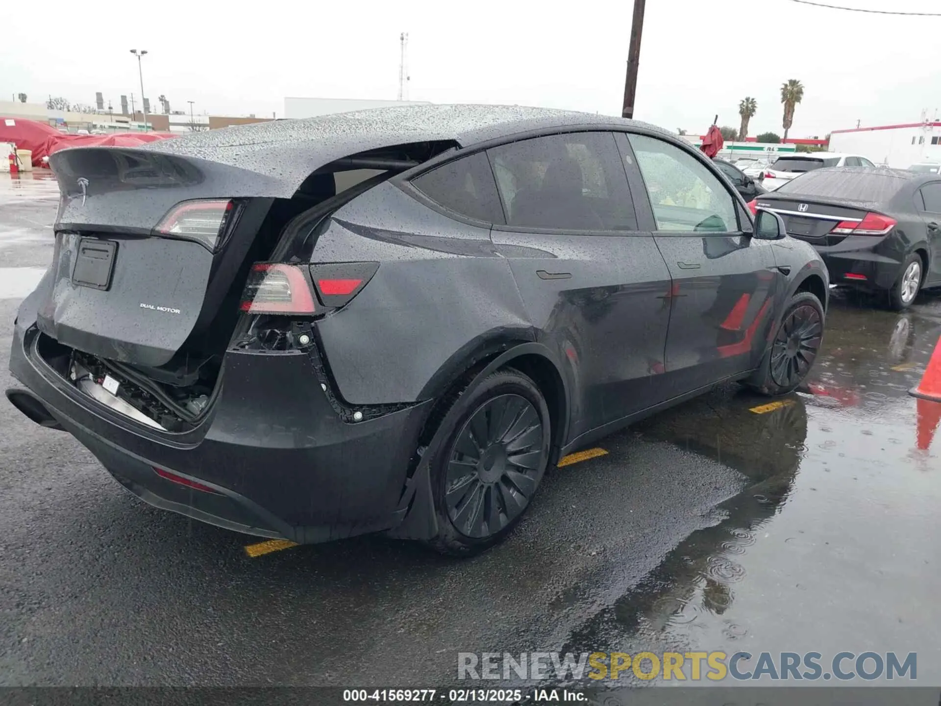 4 fotografías del automóvil dañado 7SAYGDEE5RA241433 TESLA MODEL Y 2024