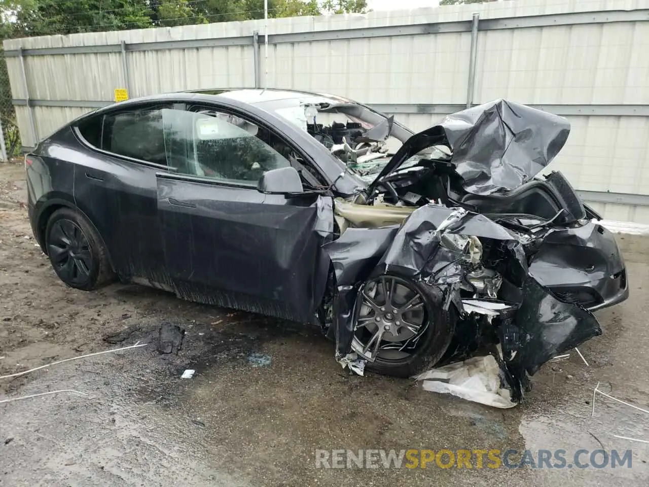4 fotografías del automóvil dañado 7SAYGDEE5RA300089 TESLA MODEL Y 2024