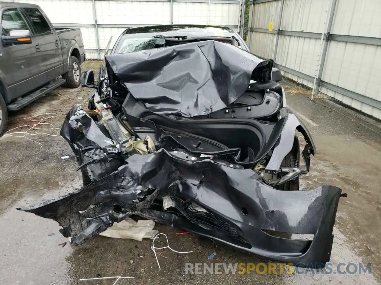5 fotografías del automóvil dañado 7SAYGDEE5RA300089 TESLA MODEL Y 2024