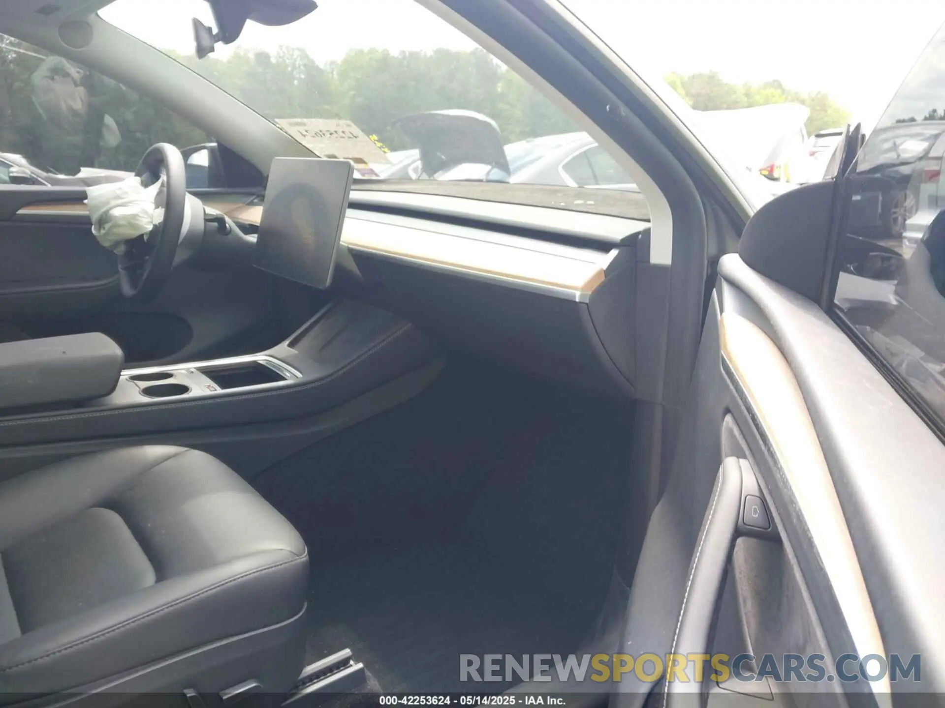 5 fotografías del automóvil dañado 7SAYGDEE6RA218338 TESLA MODEL Y 2024