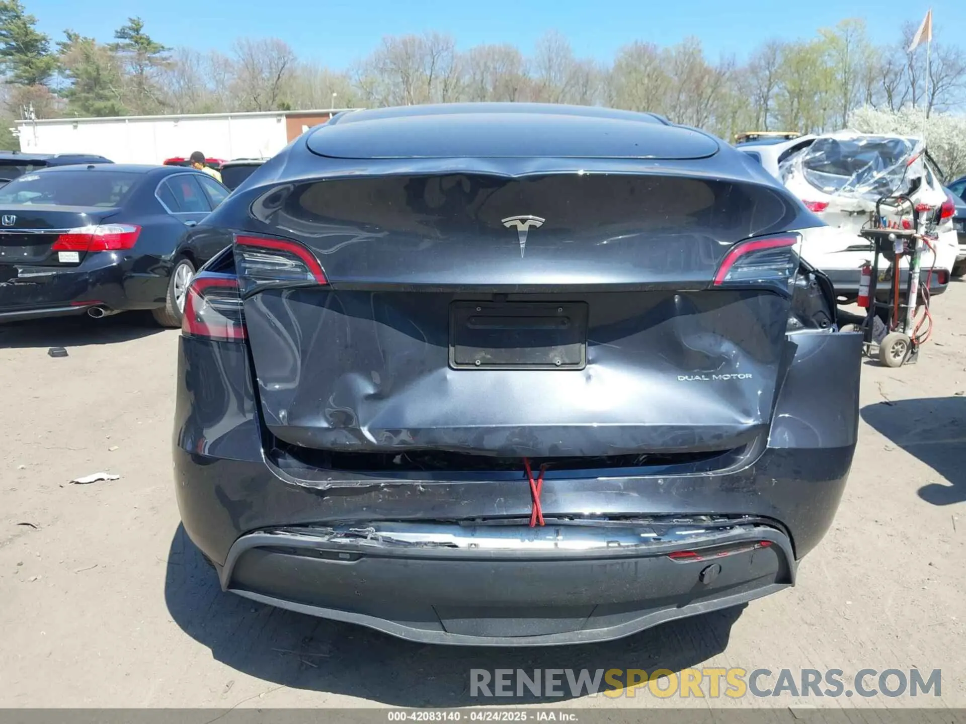 16 fotografías del automóvil dañado 7SAYGDEE6RA225161 TESLA MODEL Y 2024