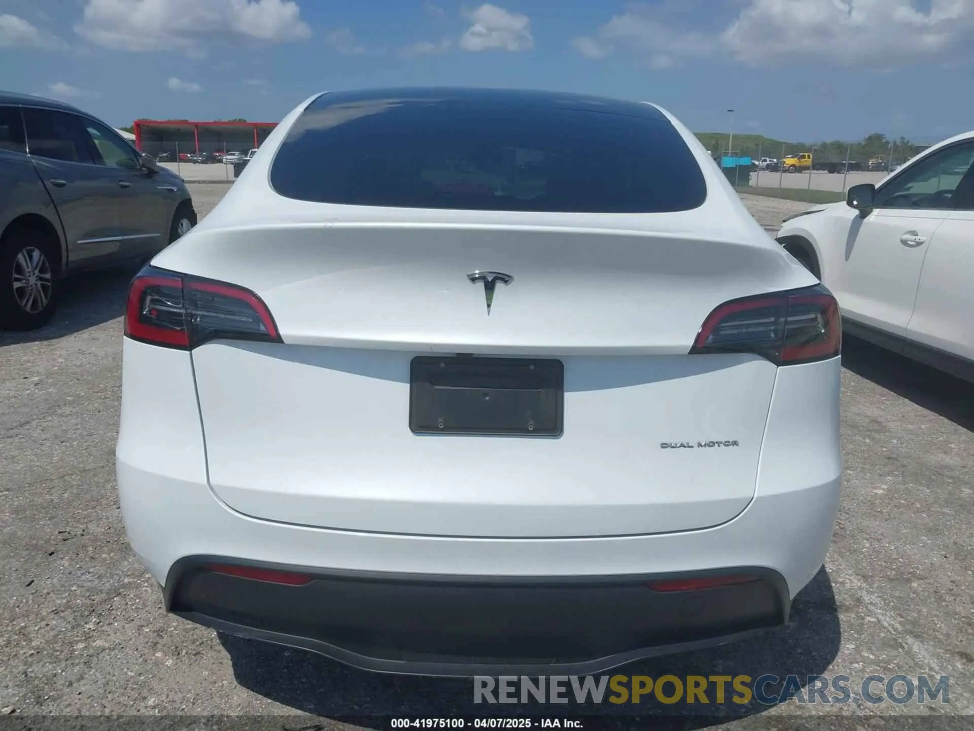 15 fotografías del automóvil dañado 7SAYGDEE6RA292939 TESLA MODEL Y 2024