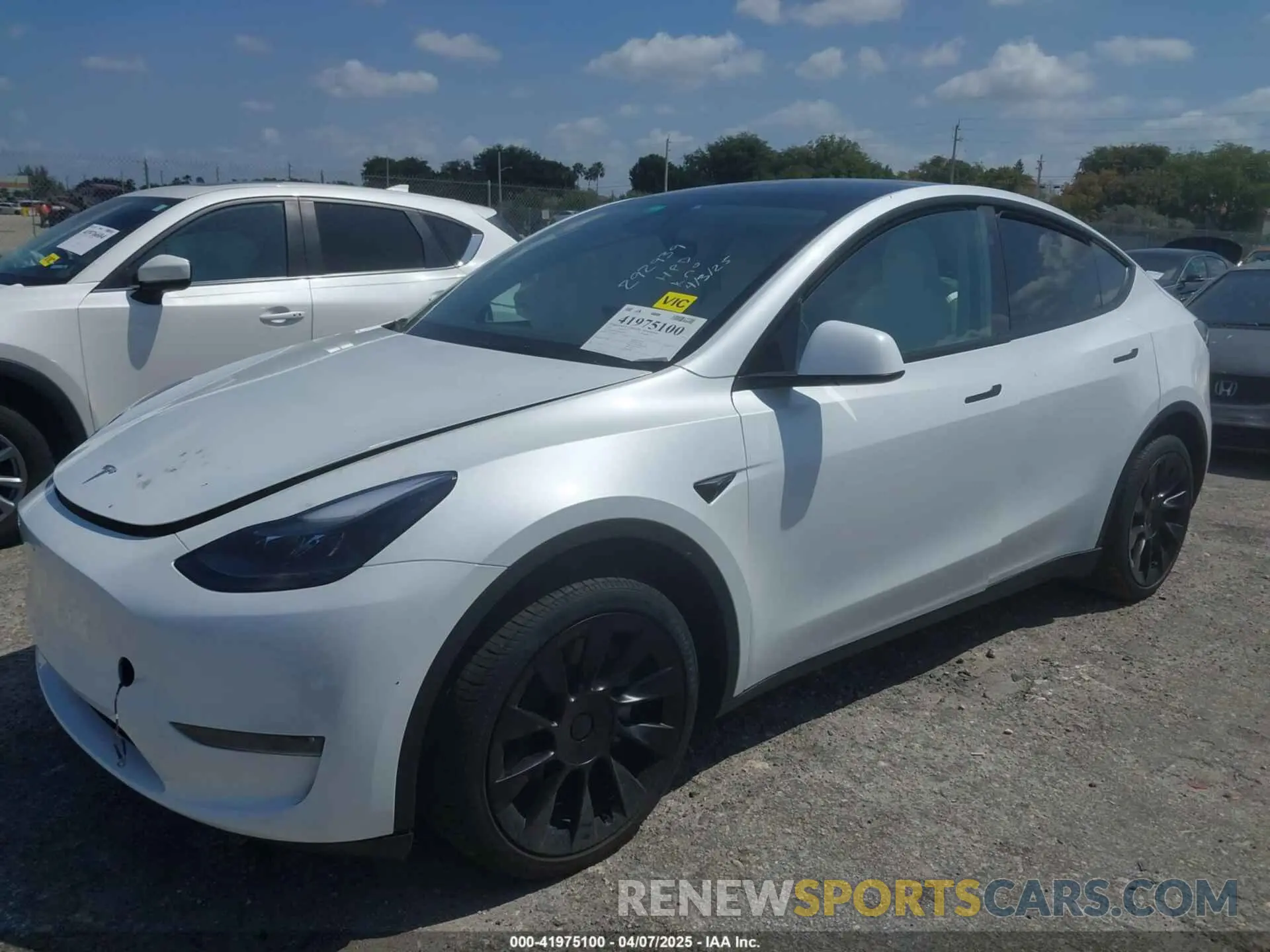 2 fotografías del automóvil dañado 7SAYGDEE6RA292939 TESLA MODEL Y 2024