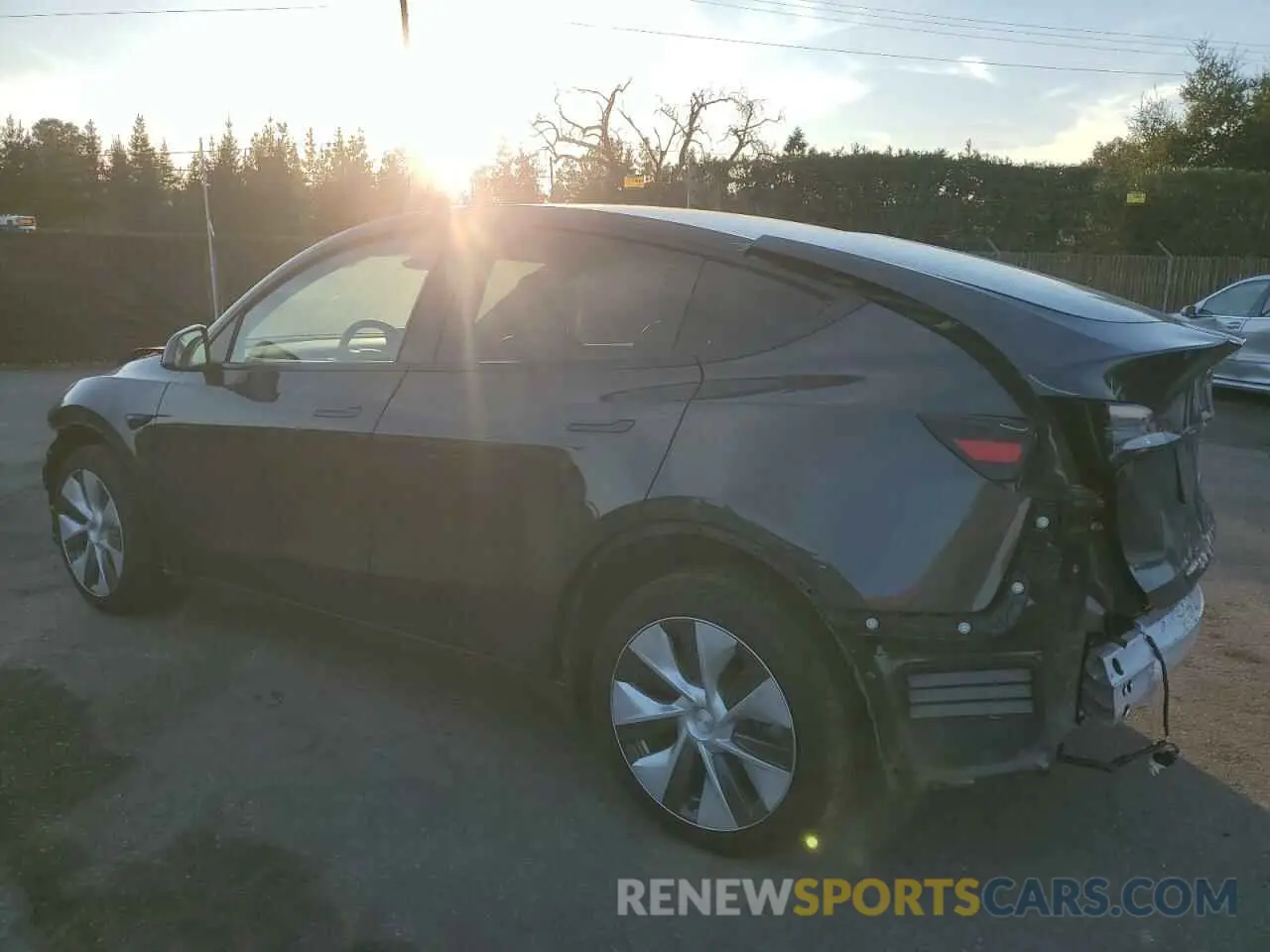 2 fotografías del automóvil dañado 7SAYGDEE6RF013752 TESLA MODEL Y 2024