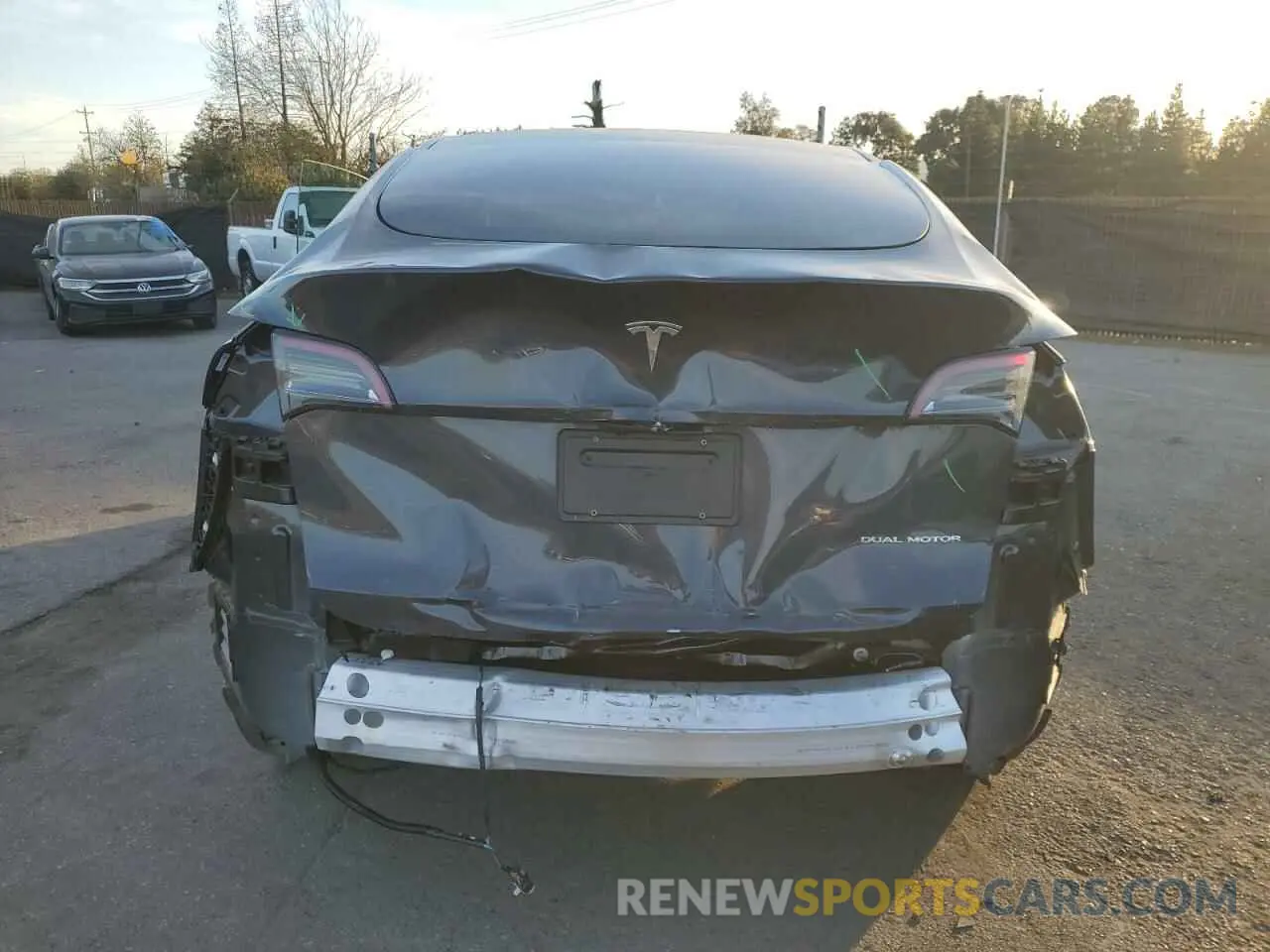 6 fotografías del automóvil dañado 7SAYGDEE6RF013752 TESLA MODEL Y 2024