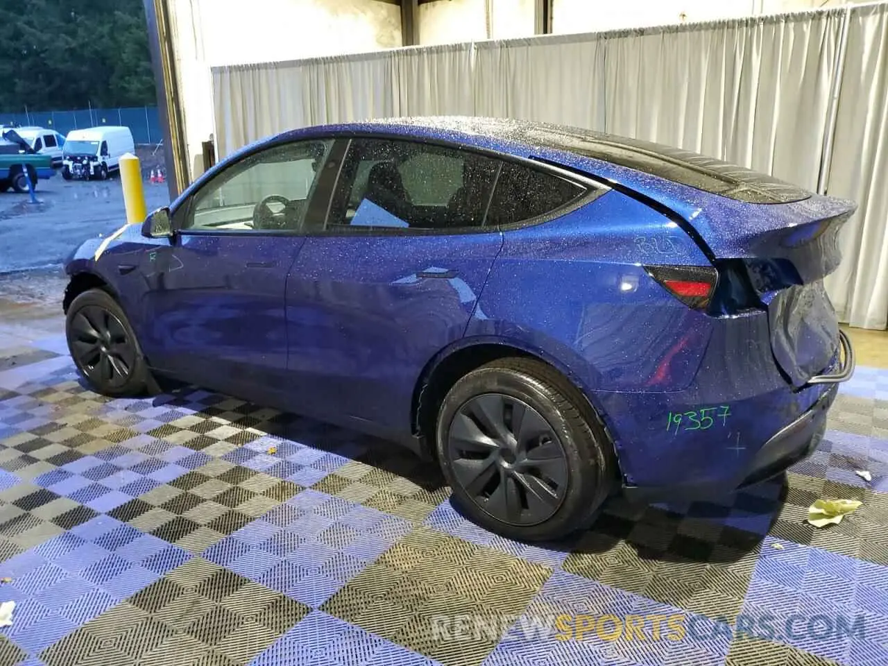 2 fotografías del automóvil dañado 7SAYGDEE6RF203020 TESLA MODEL Y 2024