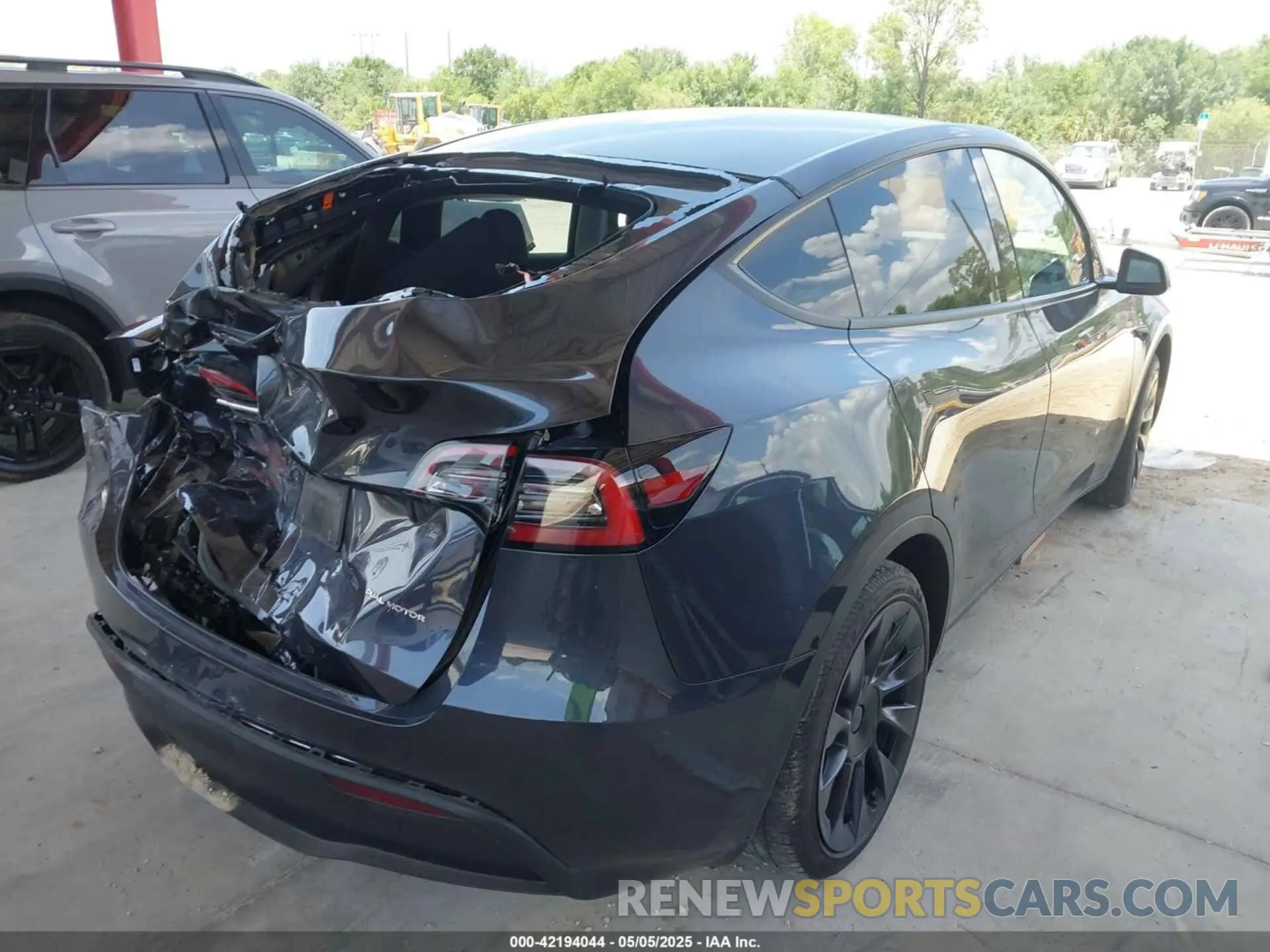4 fotografías del automóvil dañado 7SAYGDEE7RA229591 TESLA MODEL Y 2024