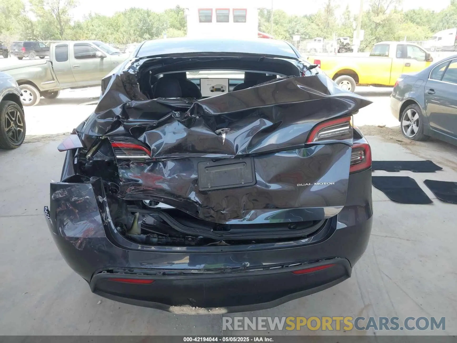 6 fotografías del automóvil dañado 7SAYGDEE7RA229591 TESLA MODEL Y 2024