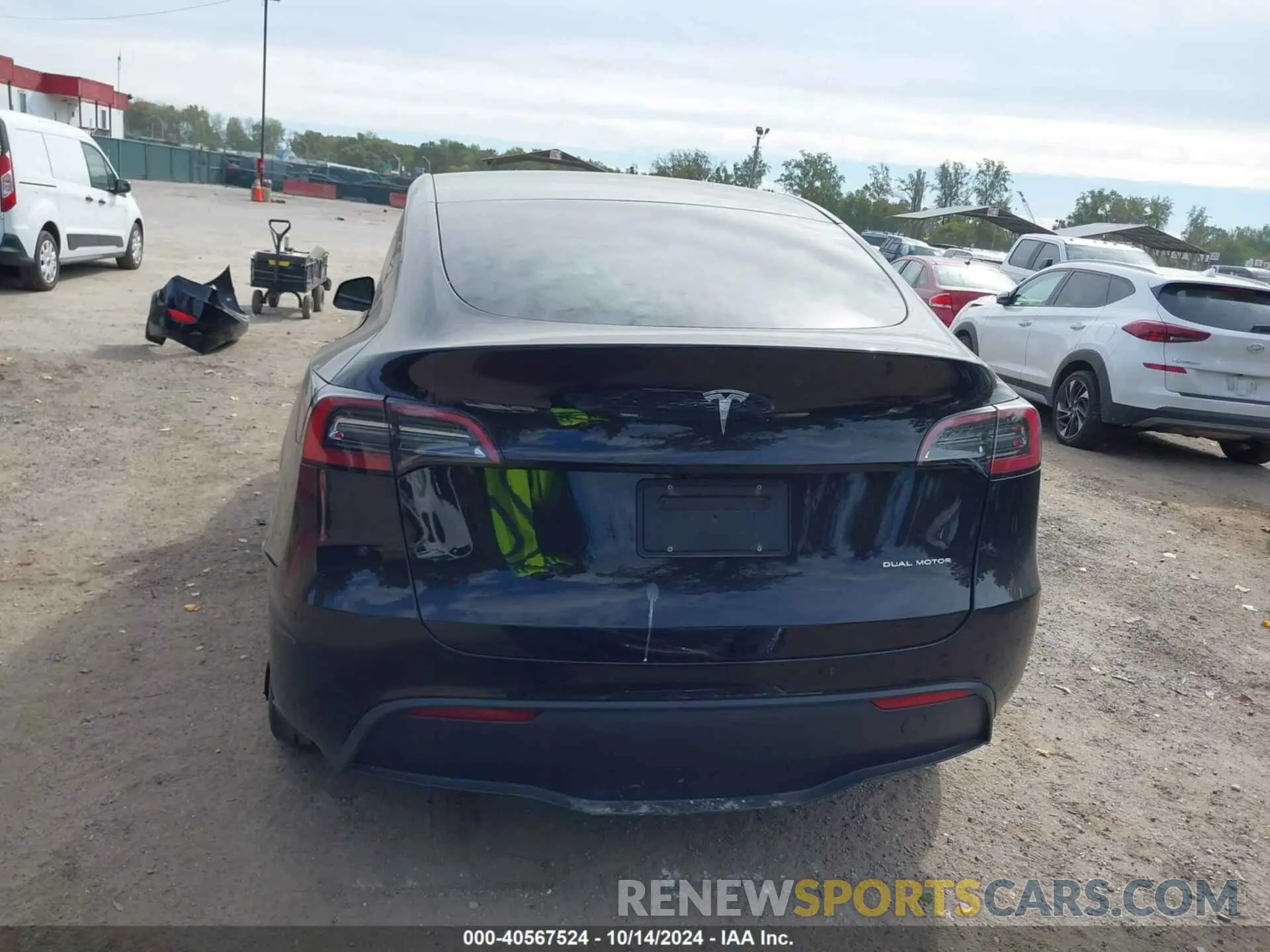 17 fotografías del automóvil dañado 7SAYGDEE7RA235097 TESLA MODEL Y 2024