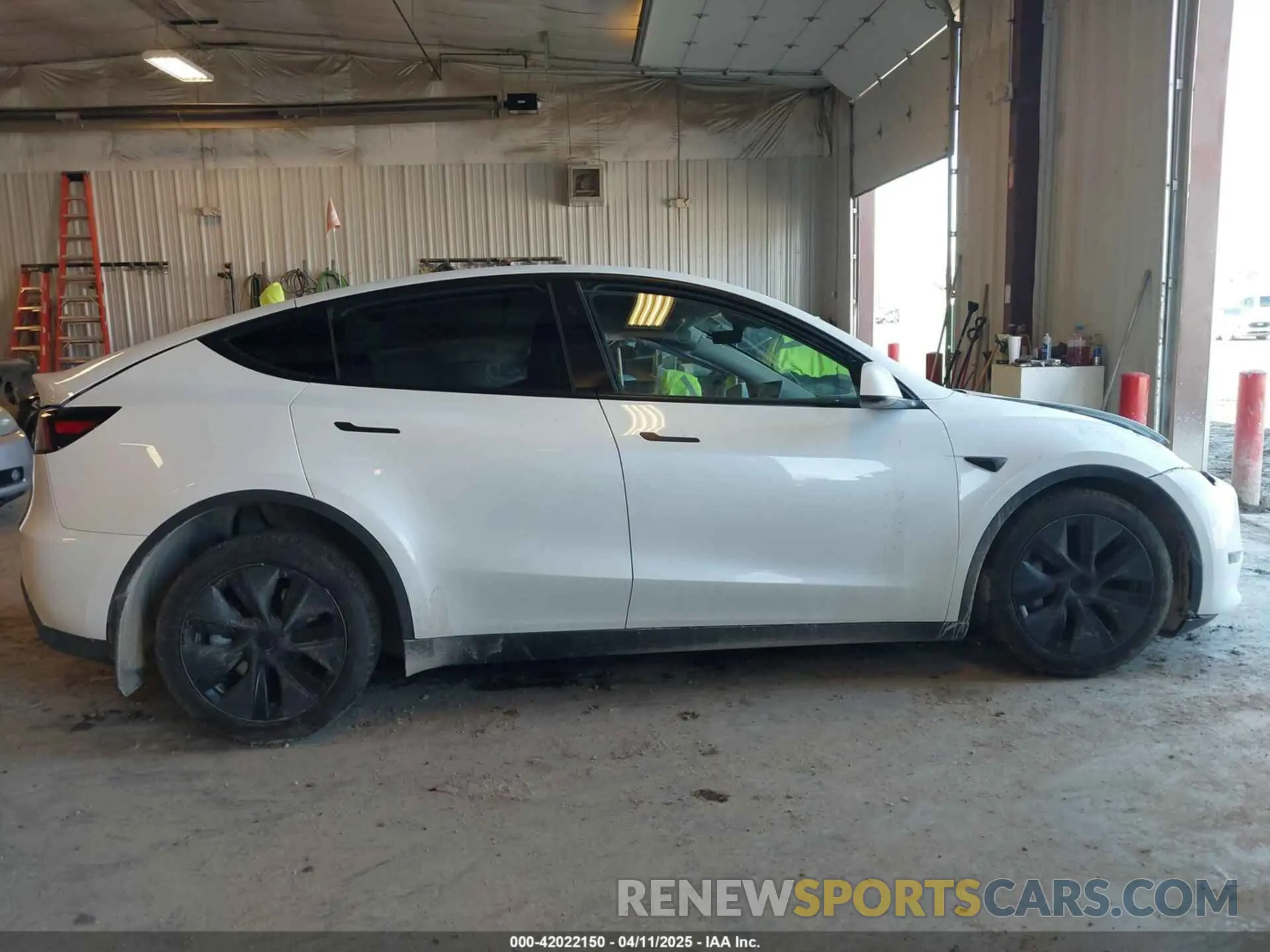 13 fotografías del automóvil dañado 7SAYGDEE7RA294649 TESLA MODEL Y 2024