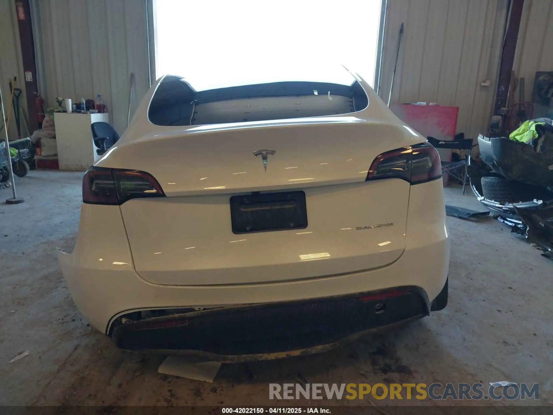16 fotografías del automóvil dañado 7SAYGDEE7RA294649 TESLA MODEL Y 2024