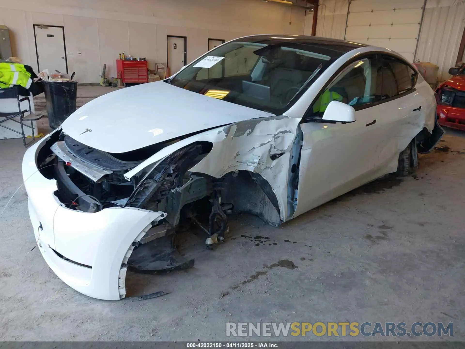 2 fotografías del automóvil dañado 7SAYGDEE7RA294649 TESLA MODEL Y 2024