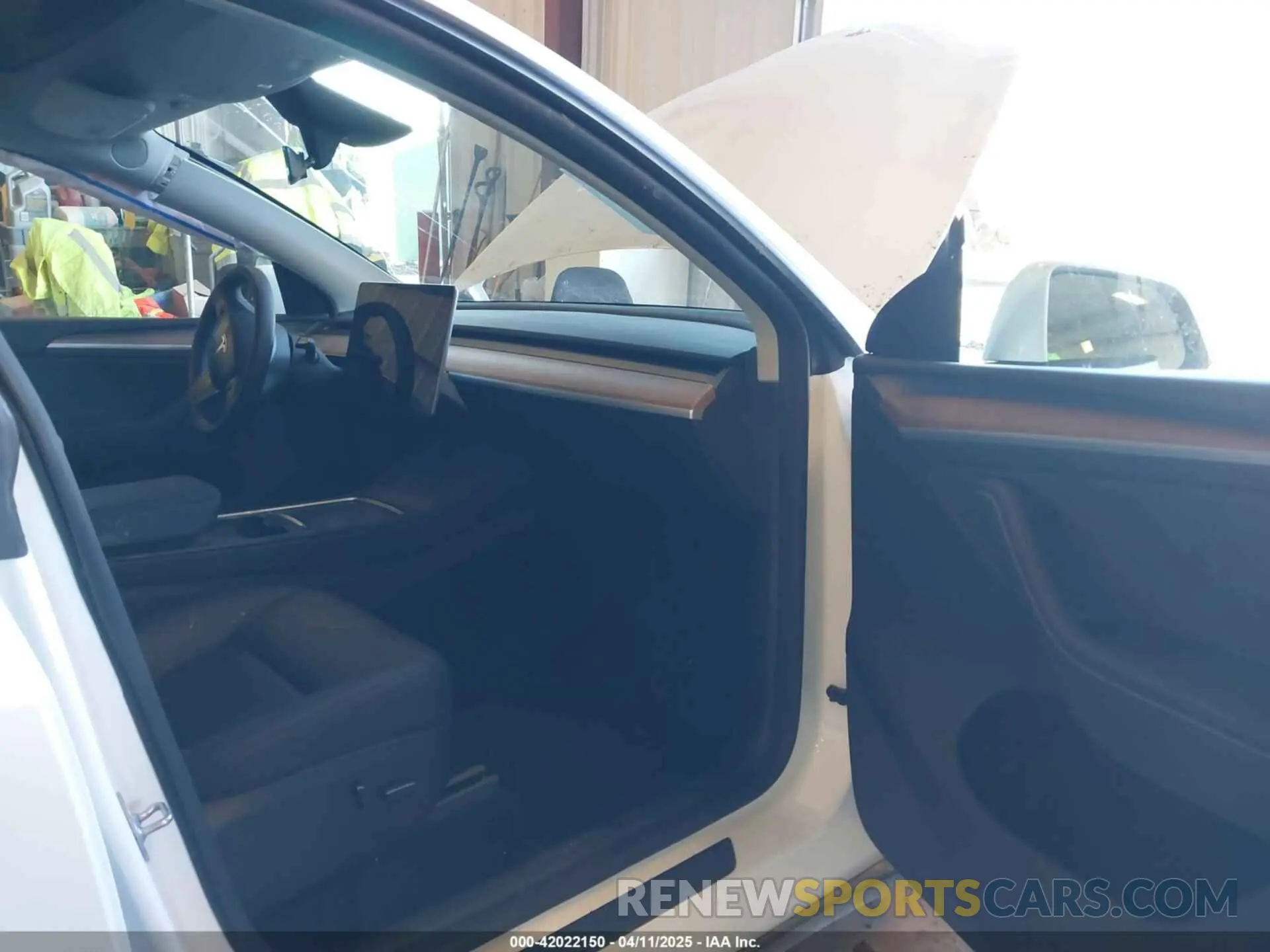 5 fotografías del automóvil dañado 7SAYGDEE7RA294649 TESLA MODEL Y 2024