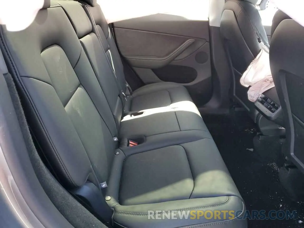 11 fotografías del automóvil dañado 7SAYGDEE7RA330095 TESLA MODEL Y 2024