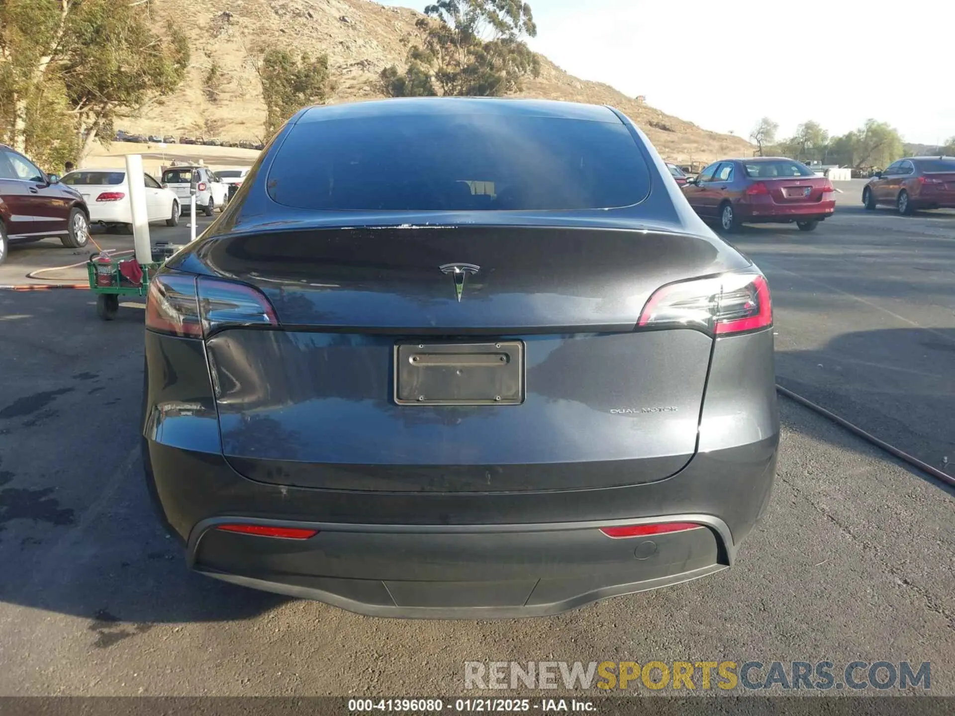 16 fotografías del automóvil dañado 7SAYGDEE7RF120759 TESLA MODEL Y 2024