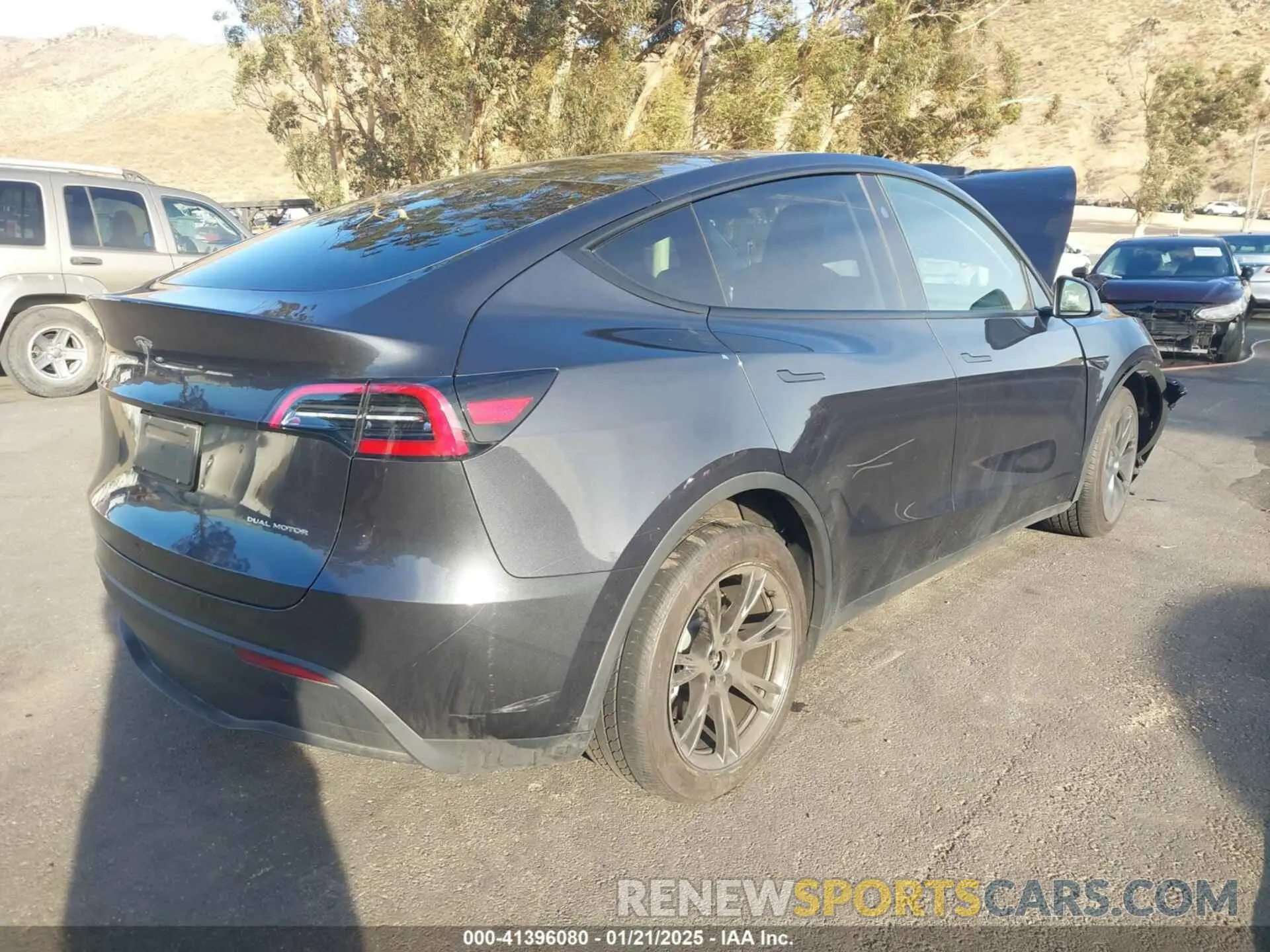 4 fotografías del automóvil dañado 7SAYGDEE7RF120759 TESLA MODEL Y 2024