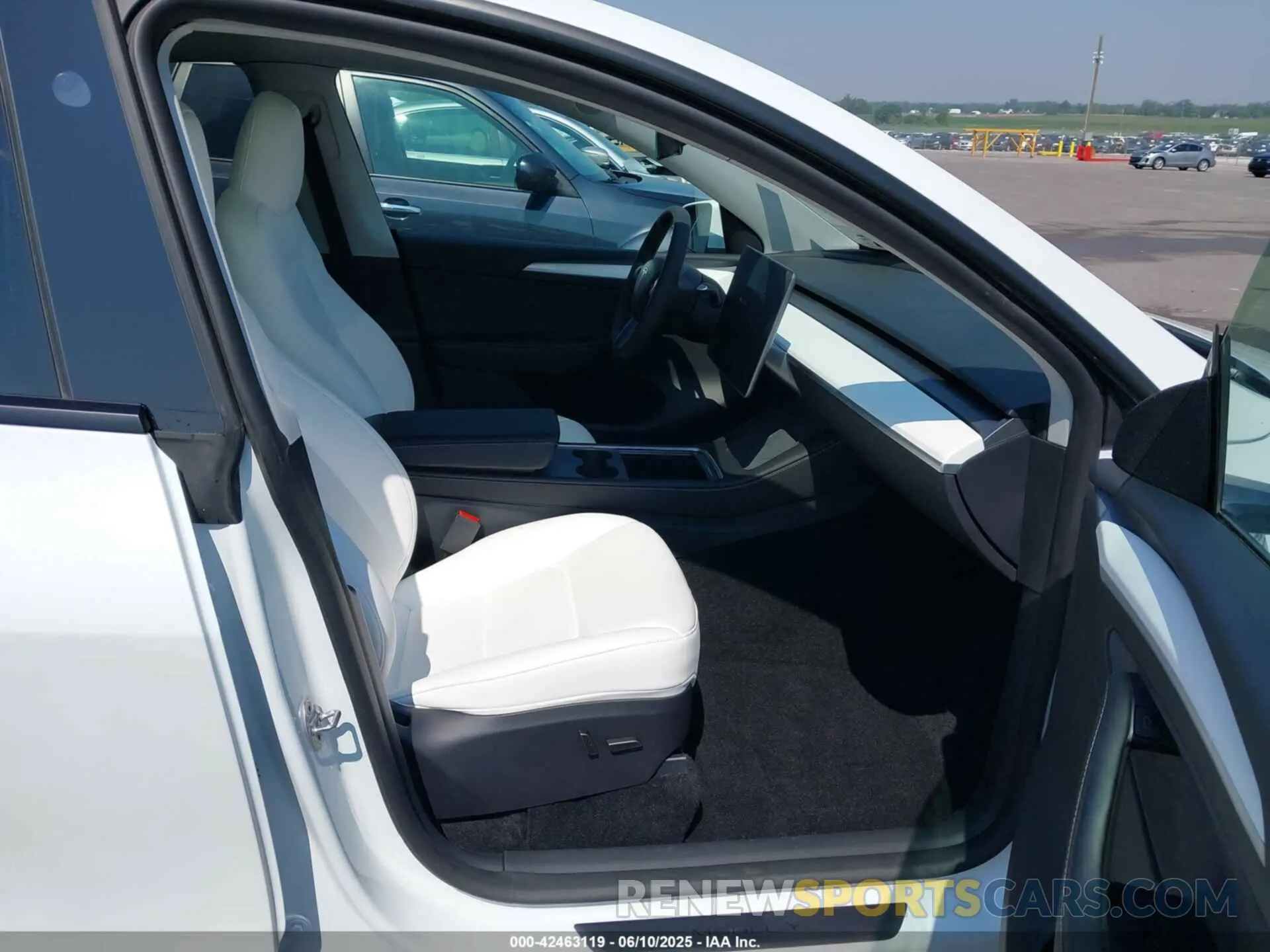 5 fotografías del automóvil dañado 7SAYGDEE7RF202104 TESLA MODEL Y 2024