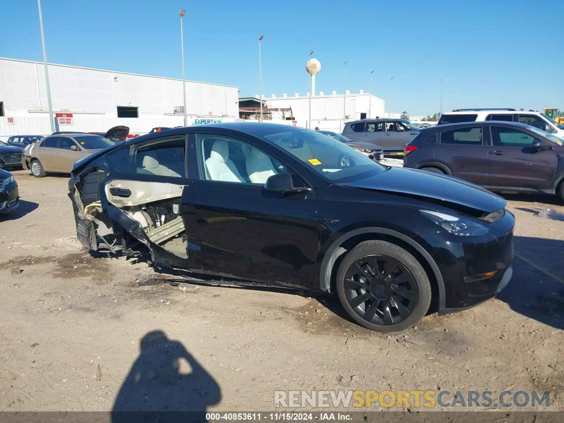 13 fotografías del automóvil dañado 7SAYGDEE8RA222844 TESLA MODEL Y 2024
