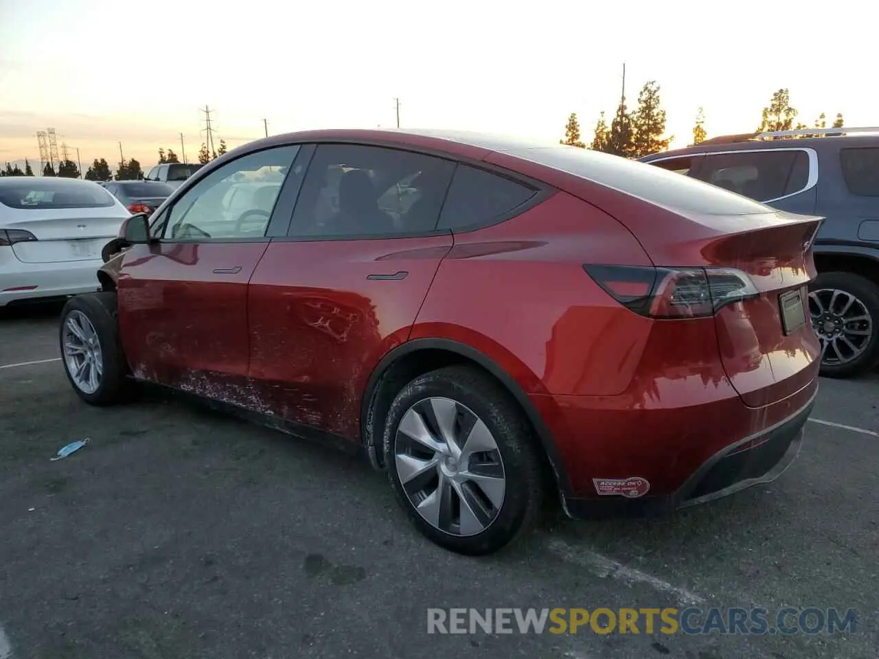 2 fotografías del automóvil dañado 7SAYGDEE8RA243161 TESLA MODEL Y 2024