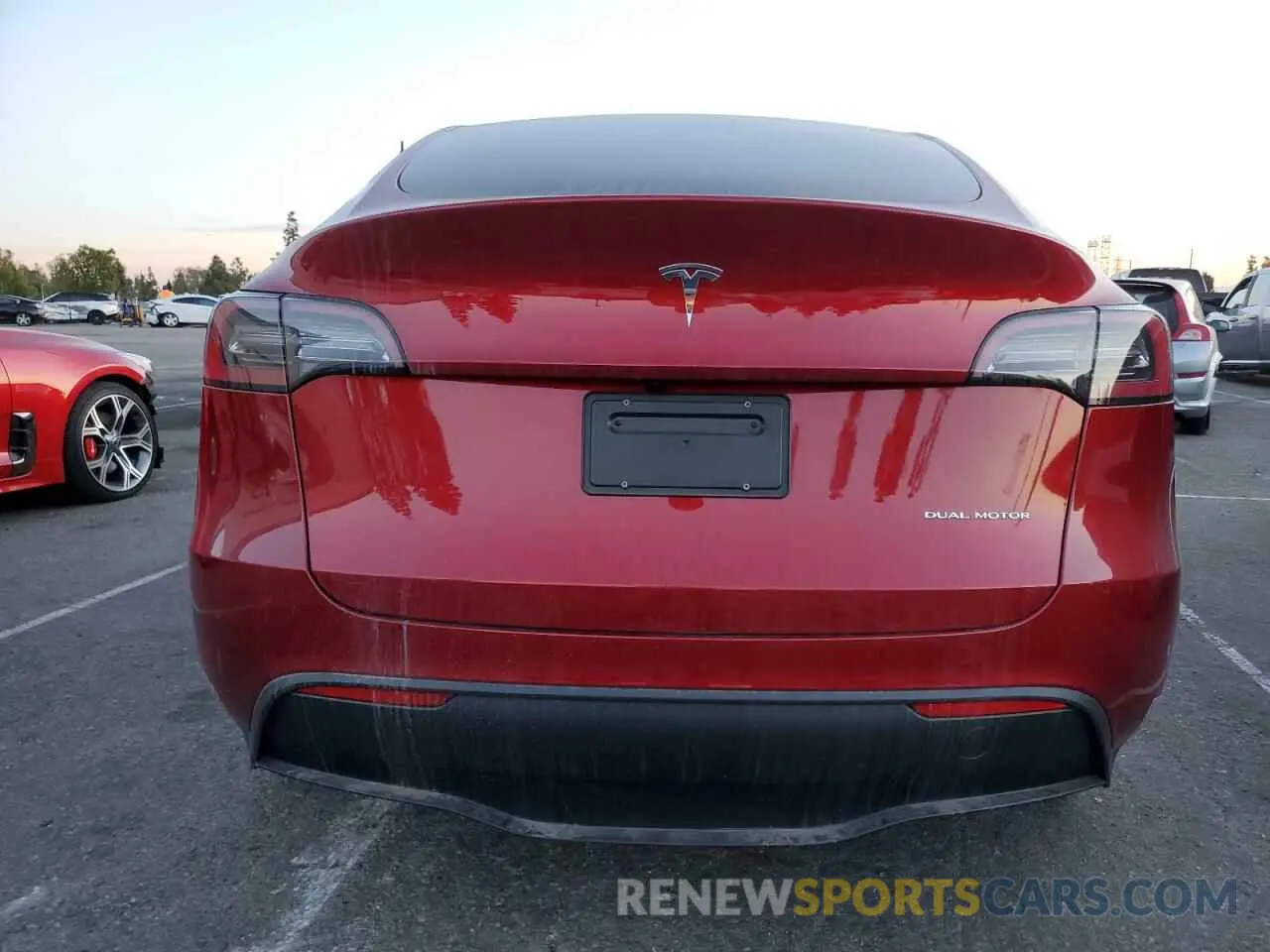 6 fotografías del automóvil dañado 7SAYGDEE8RA243161 TESLA MODEL Y 2024