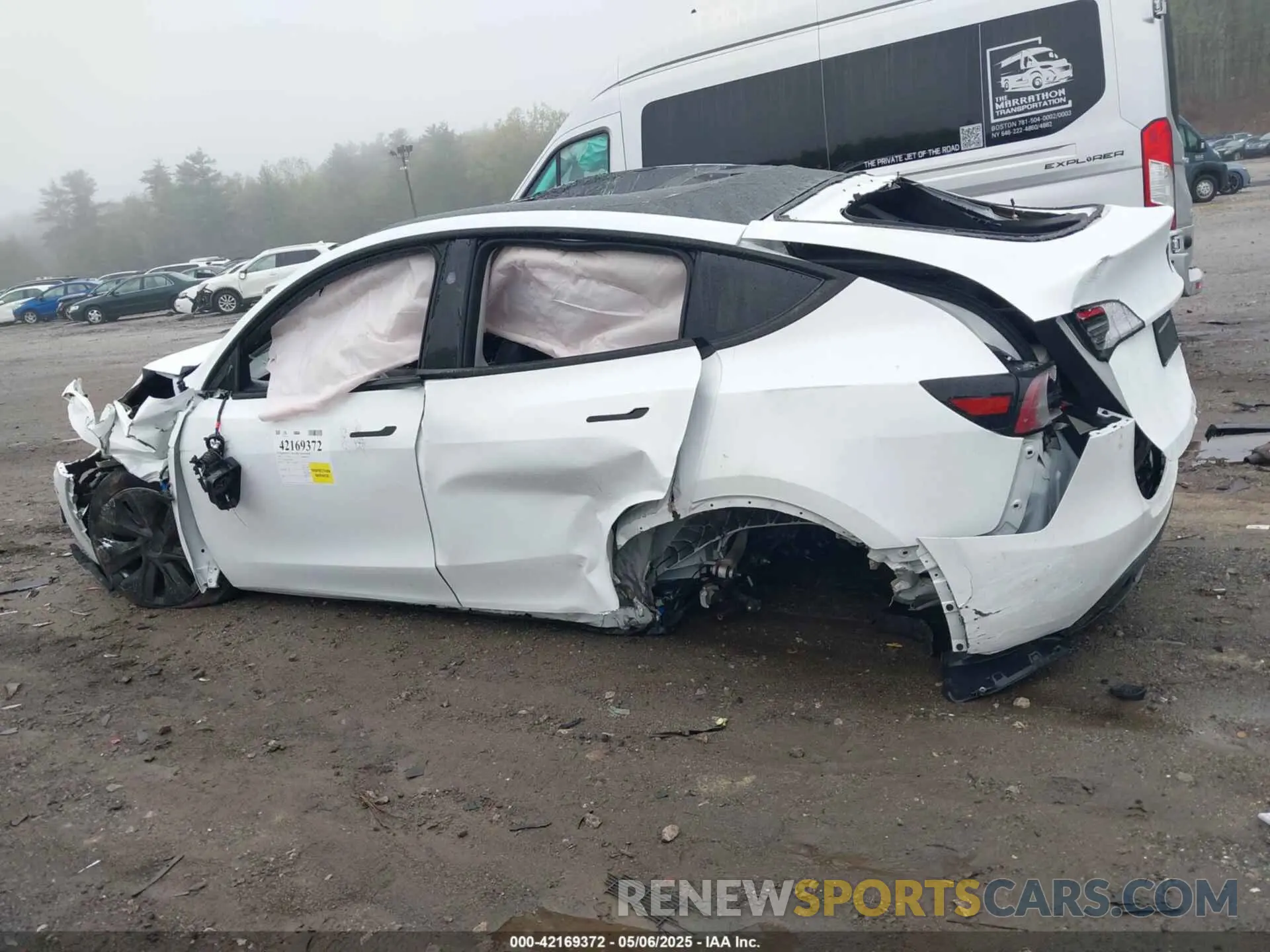 14 fotografías del automóvil dañado 7SAYGDEE8RA258565 TESLA MODEL Y 2024