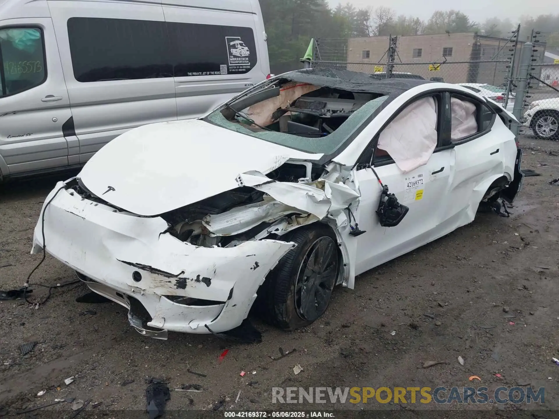 2 fotografías del automóvil dañado 7SAYGDEE8RA258565 TESLA MODEL Y 2024