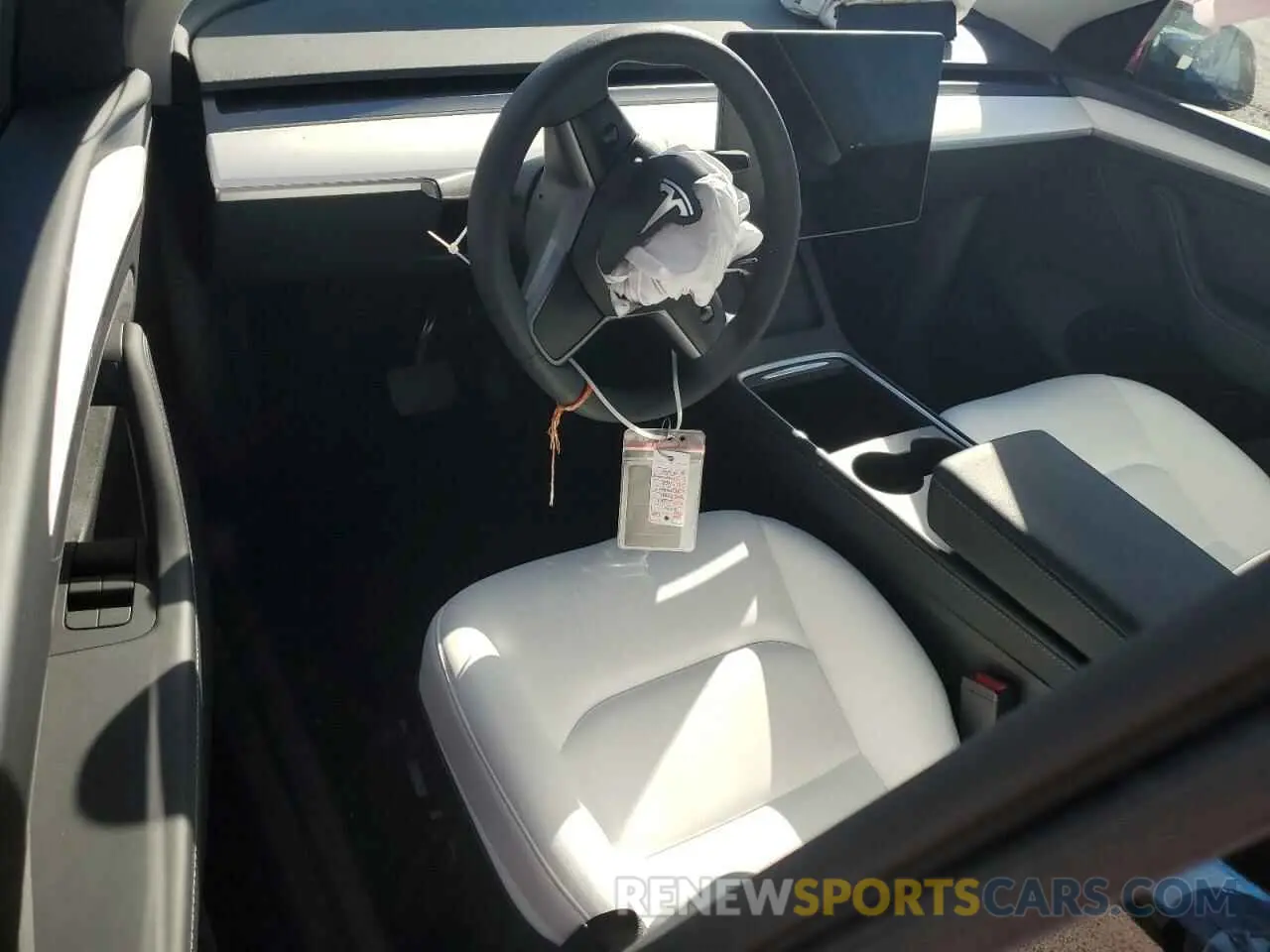 8 fotografías del automóvil dañado 7SAYGDEE8RA308557 TESLA MODEL Y 2024